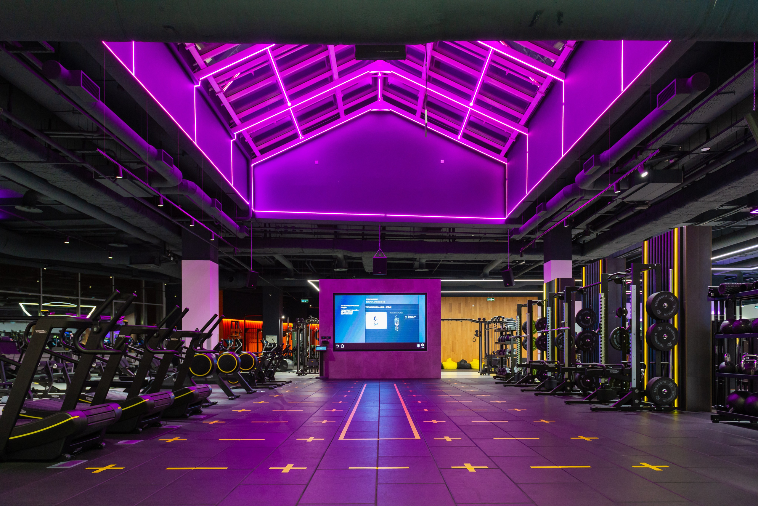 Фитнес-клуб DDX Fitness в ТЦ Июнь Мытищи. ФОТОГРАФ МЕКСИКА КИНТАНА-РОО