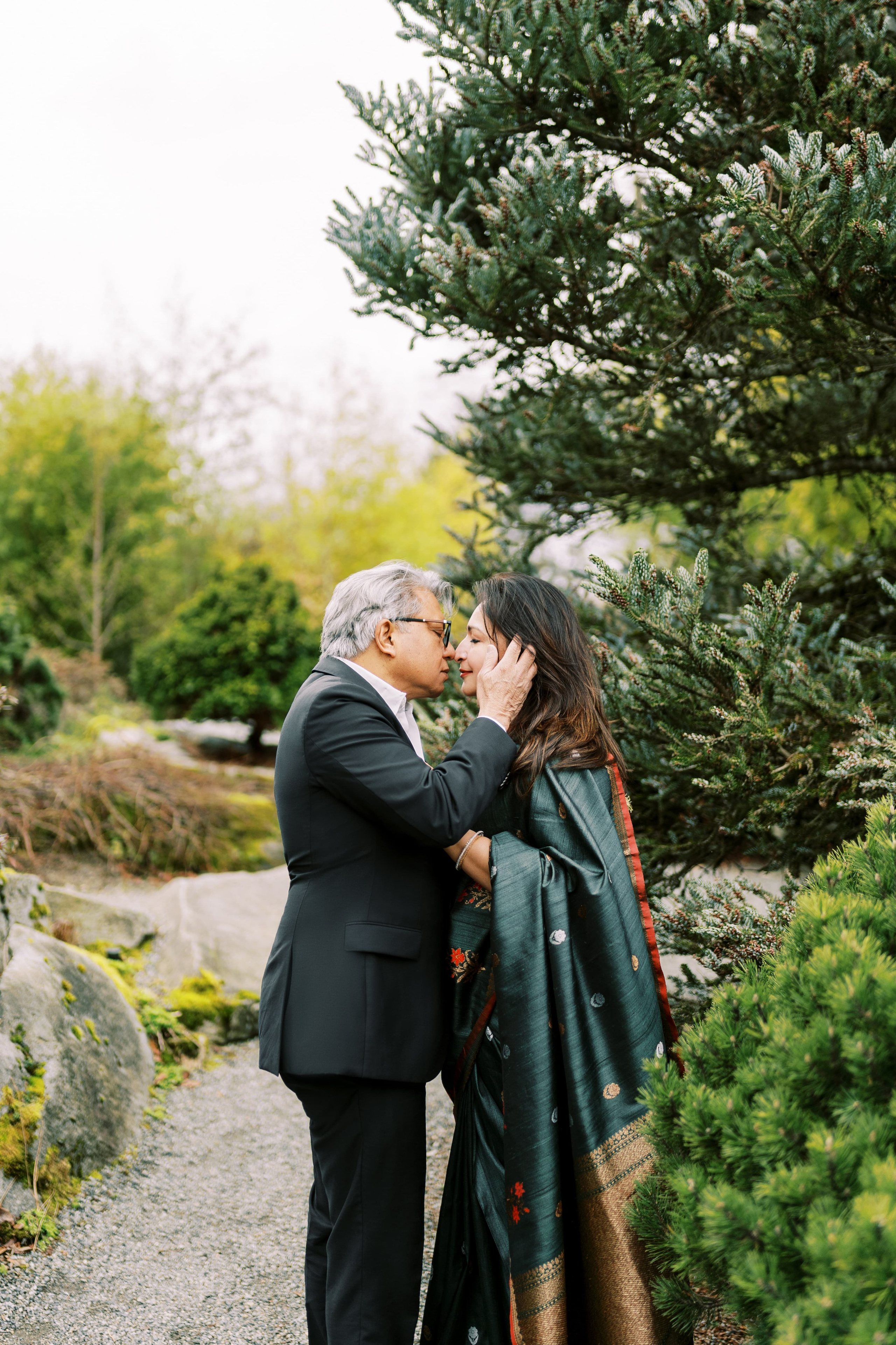 Family photoshoot at Bellevue Botanical Garden. March 2024. EVAN ARISTOV WEDDING PHOTOGRAPHY — Seattle Wedding Photographer