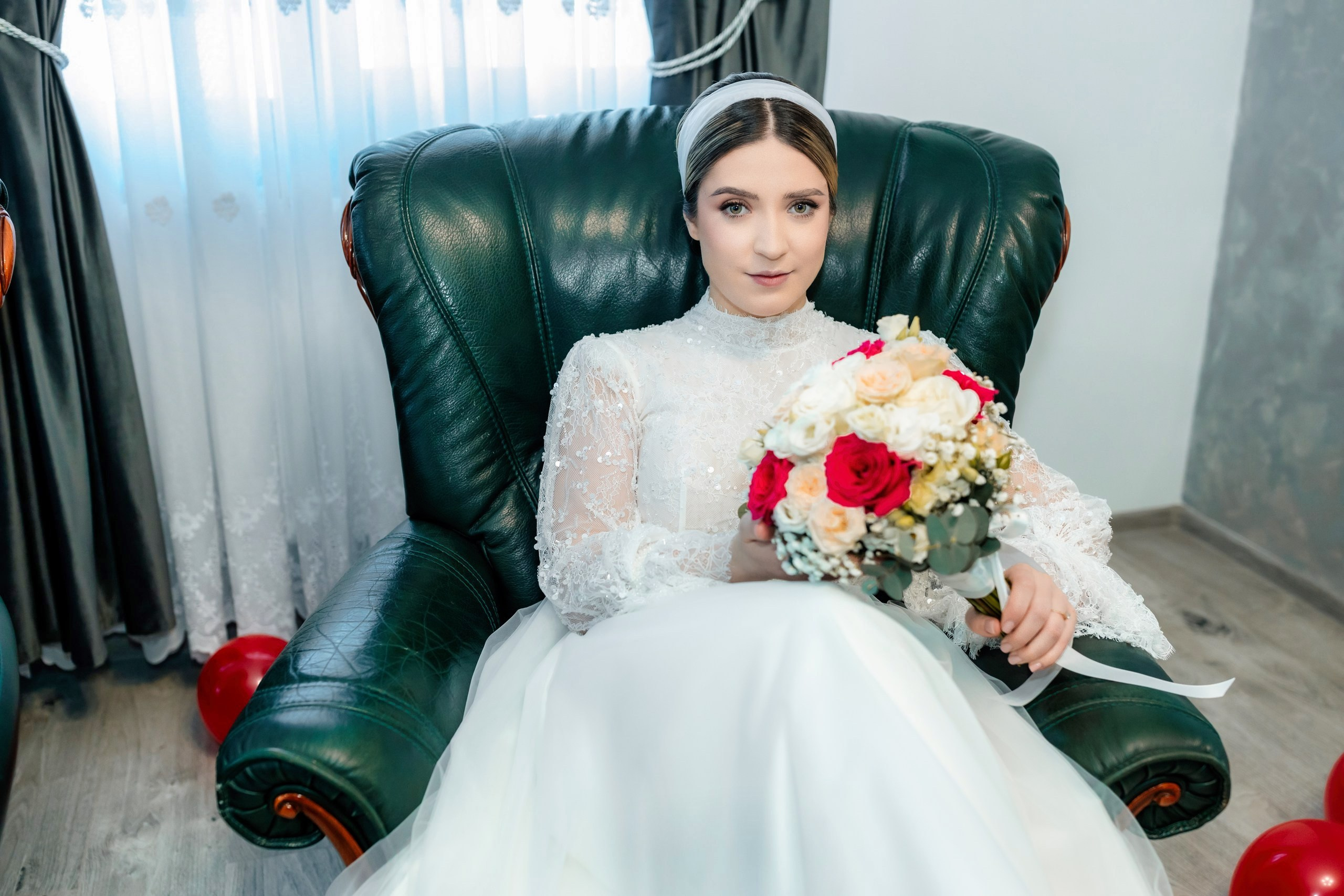 Fotograf nuntă Târgu Neamț – Samuel și Roxana, fotografie autentică realizată de AlinoFotoStudio 2. Fotograf nuntă Iași, Bacău, Suceava și Botoșani – Alin Chirilă surprinzând momente reale de nuntă 3. Fotografie de nuntă cu emoție și credință – AlinoFotoStudio, fotograf povestitor 4. Fotograf profesionist nuntă în Moldova – cadre naturale și pline de emoție 5. Alin Chirilă fotograf nuntă – poveste reală surprinsă prin fotografie 6. Fotograf nuntă cu stil documentar – momente autentice din ziua nunții Pregătiri mireasă acasă – fotografie naturală realizată de Alin Chirilă fotograf nuntă 8. Detalii din ziua nunții – fotograf nuntă Iași și Botoșani, AlinoFotoStudio 9. Emoții din dimineața nunții – fotograf profesionist Moldova 10. Cadre autentice din pregătiri – fotograf nuntă Suceava și Bacău Ceremonie religioasă nuntă – moment emoționant surprins de fotograf Alin Chirilă 12. Nuntă cu valori creștine – fotografie din biserică realizată cu discreție 13. Rugăciune și emoție în ziua nunții – fotograf nuntă Târgu Neamț 14. Legământ în fața lui Dumnezeu – fotografie de nuntă autentică 15. Fotograf nuntă biserică – momente sincere și pline de semnificație Petrecere de nuntă – cadre naturale realizate de AlinoFotoStudio 17. Bucurie și dans la nuntă – fotograf nuntă Iași și împrejurimi 18. Momente autentice de la restaurant – fotograf nuntă Bacău Suceava 19. Atmosferă de nuntă surprinsă discret – Alin Chirilă fotograf -AlinoFotoStudio – fotograf nuntă cu abordare naturală și emoțională 21. Alin Chirilă fotograf – povestitor prin fotografie de nuntă 22. Fotograf nuntă în Moldova – stil documentar și autentic 23. Fotografie de nuntă sinceră și elegantă – AlinoFotoStudio- Fotograf nuntă Iași Bacău Suceava Botoșani – Alin Chirilă AlinoFotoStudio 26. Fotograf nuntă Târgu Neamț și Moldova – fotografie profesională de eveniment 27. Fotograf nuntă cu valori creștine și stil documentar – AlinoFotoStudio - Alin Chirilă – AlinoFotoStudio Fotograf nuntă Iași • Bacău • Suceava • Botoșani - Samuel & Roxana, Târgu Neamț -Momente reale, trăite sincer și păstrate pentru totdeauna.