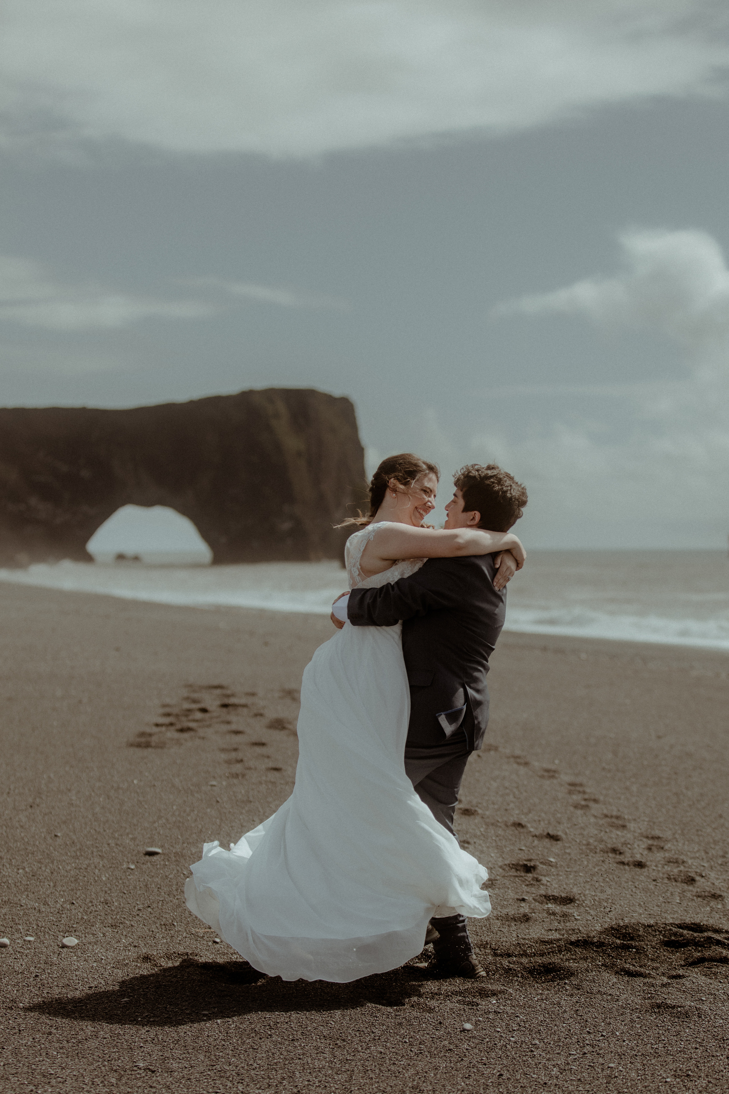Elopement at Black sand beach in Iceland. Iceland elopement photographer & videographer