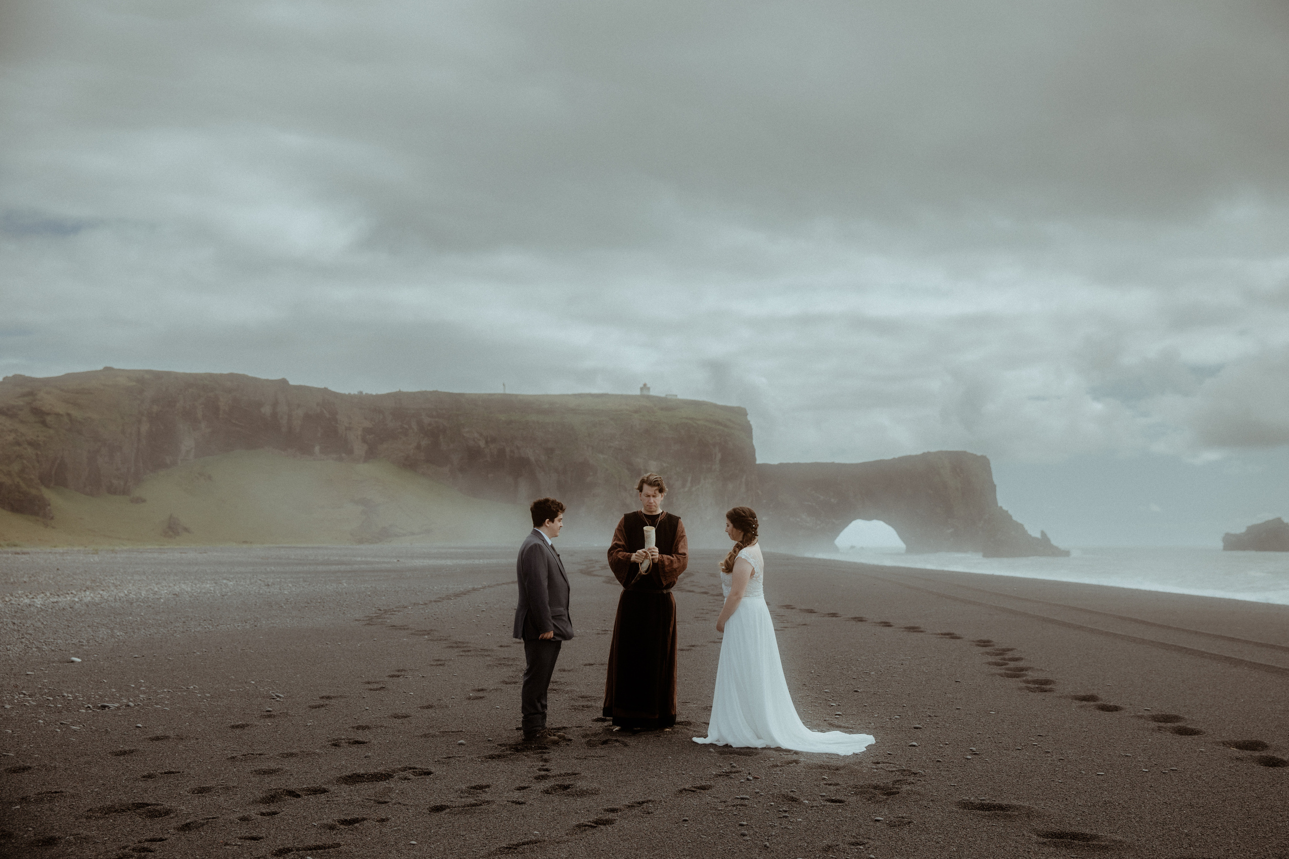 Elopement at Black sand beach in Iceland. Iceland elopement photographer & videographer
