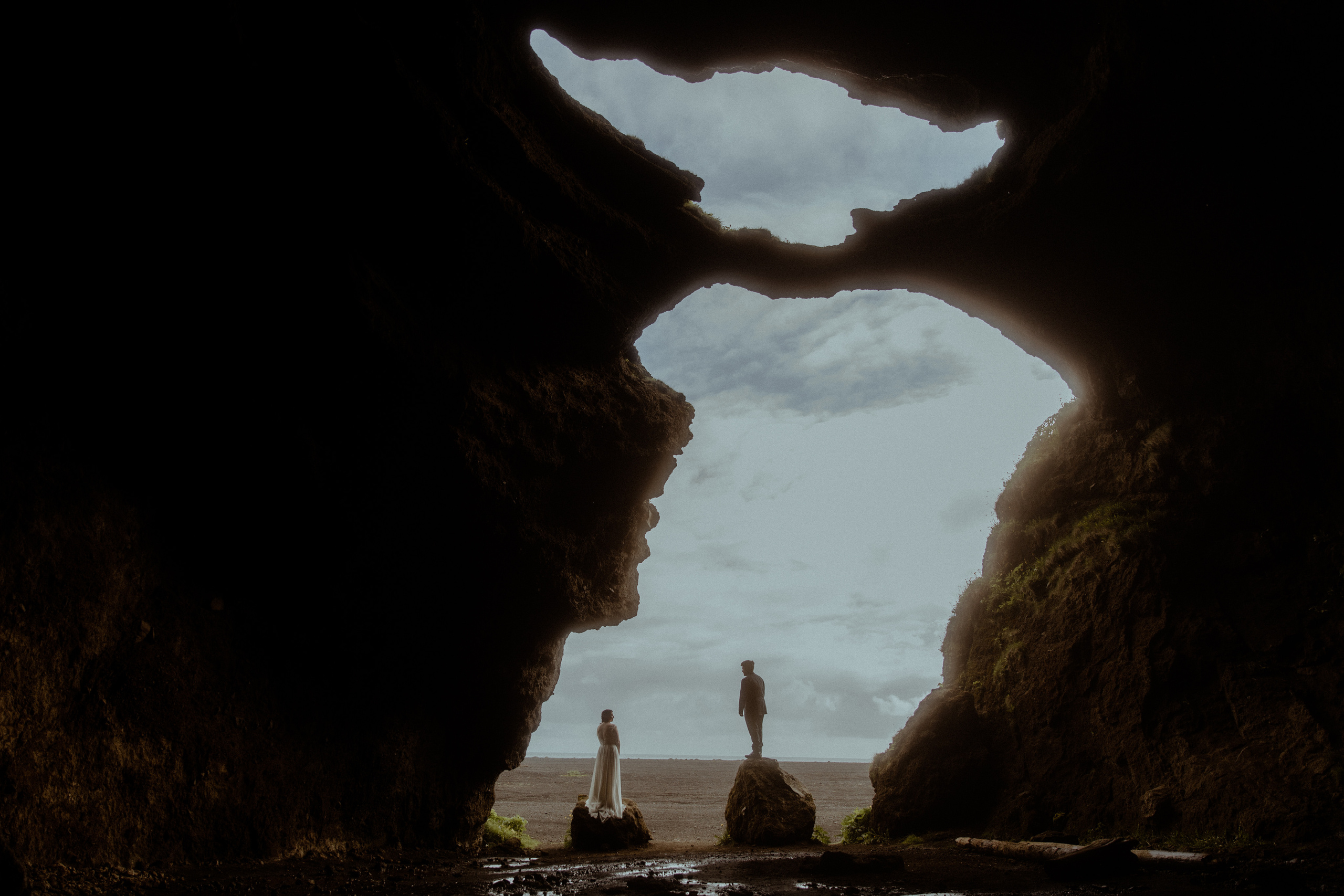 Elopement at Black sand beach in Iceland. Iceland elopement photographer & videographer
