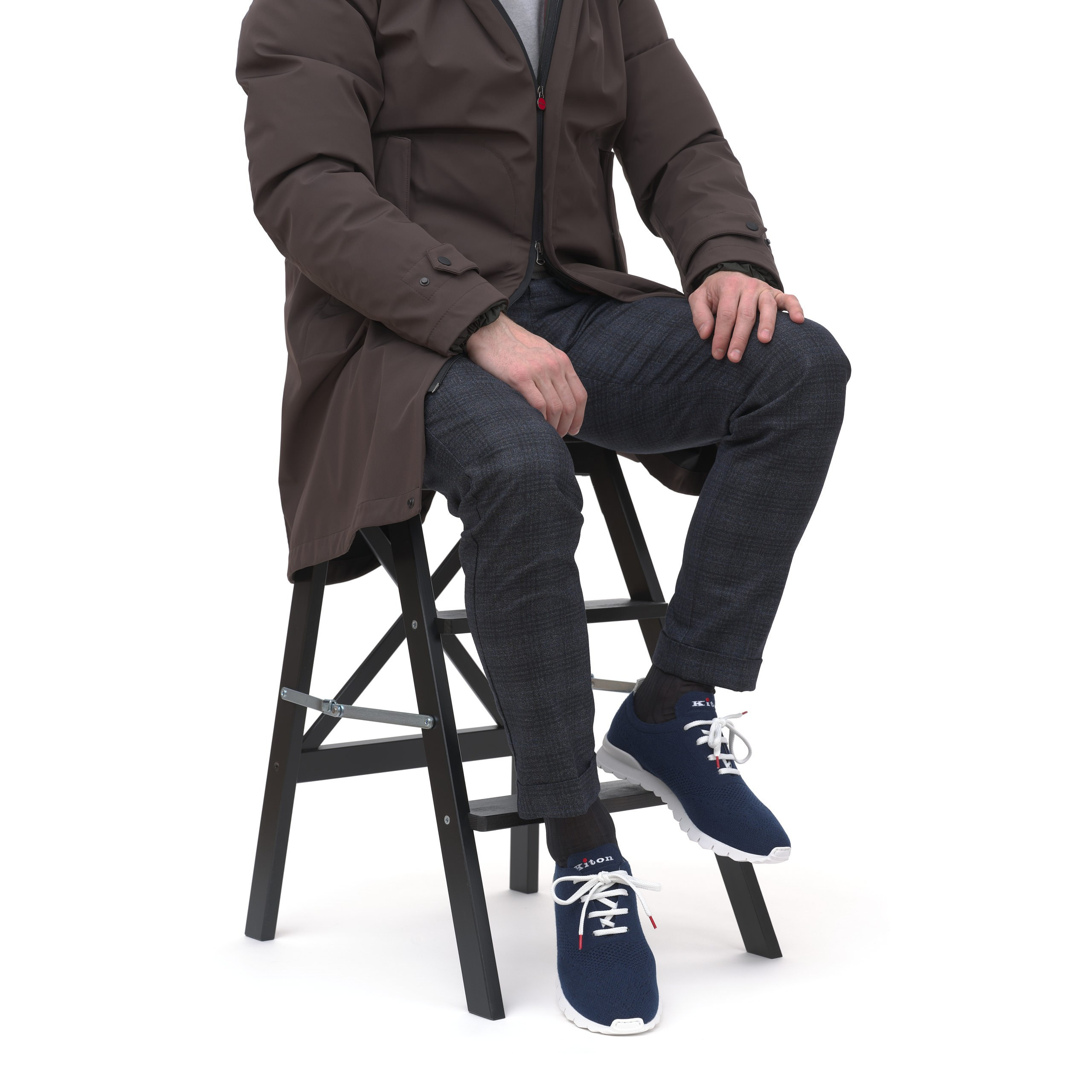 Fotoshooting im Studio mit Model – Modefotografie für Marken | Sartale Studio Wien. Studio Sartale