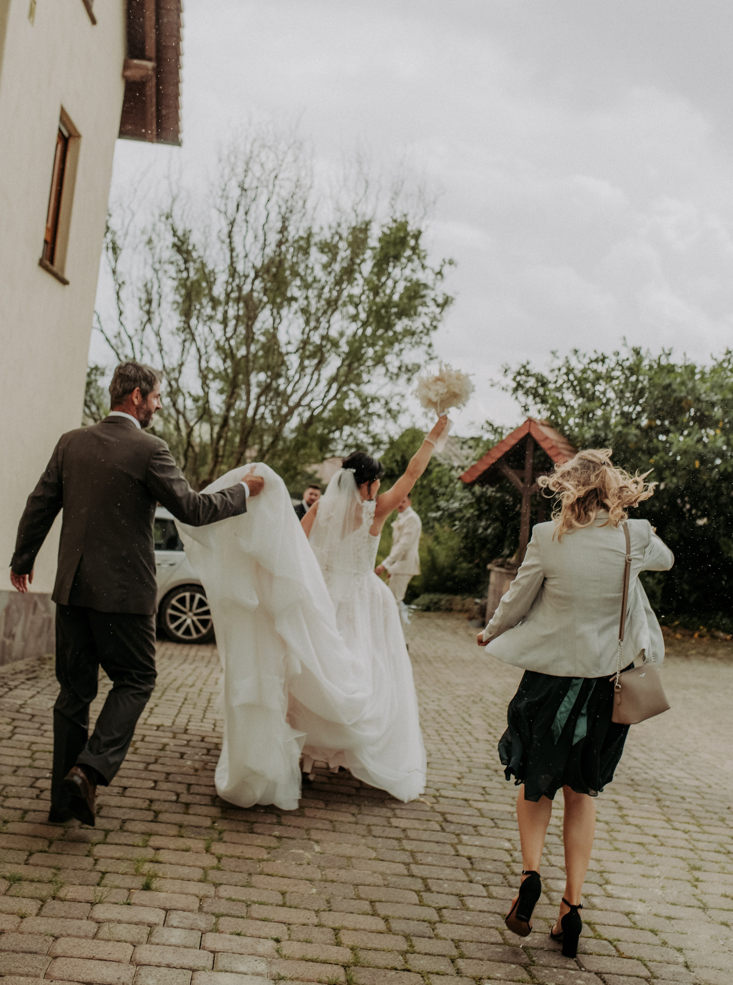 Hochzeit von Jenny & Basti – Emotionale Hochzeitsfotos | Hochzeitsfotograf Würzburg. Anna Saribekyan – Beste Hochzeitsfotografin in Würzburg, Top 10 in Deutschland