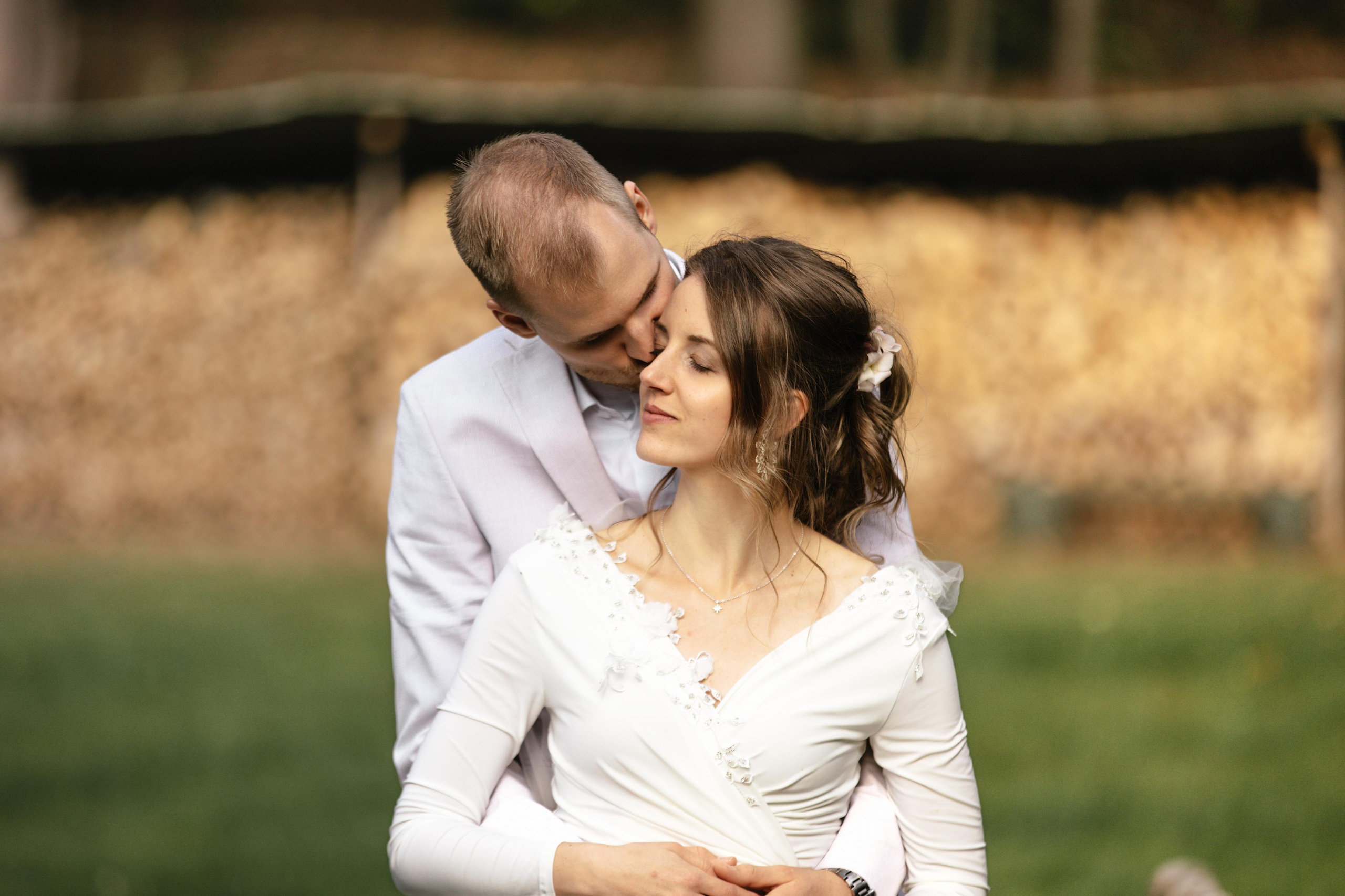 Svatební tým — svatební fotograf a kameraman. Dana Lišková — Empatická fotografka | Introspektivní umělkyně | Neurodivergentní koučka| Zakladatelka Artepy.cz