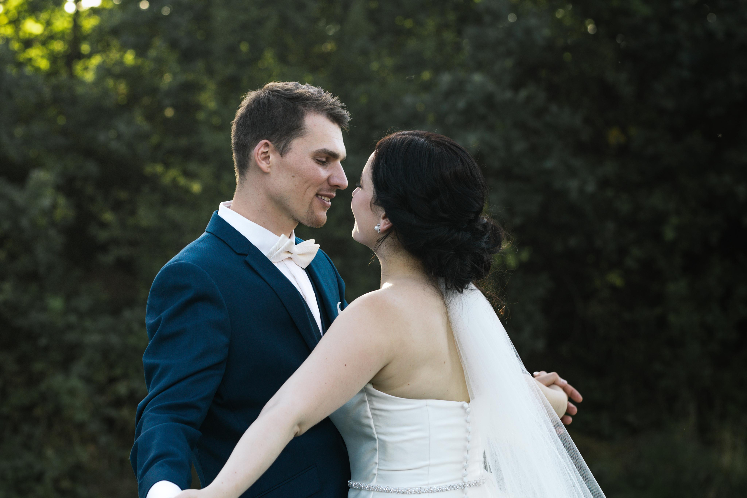 Svatební tým — svatební fotograf a kameraman. Dana Lišková — Empatická fotografka | Introspektivní umělkyně | Neurodivergentní koučka| Zakladatelka Artepy.cz