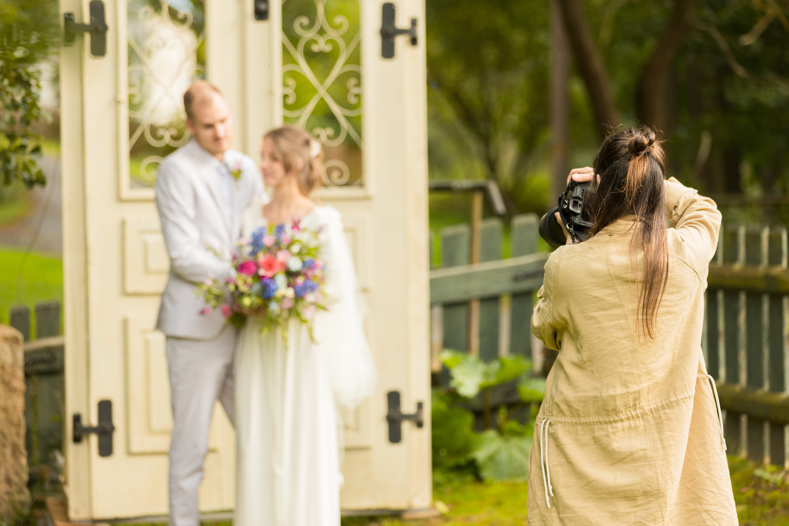 Svatební tým — svatební fotograf a kameraman. Dana Lišková — Empatická fotografka | Introspektivní umělkyně | Neurodivergentní koučka| Zakladatelka Artepy.cz