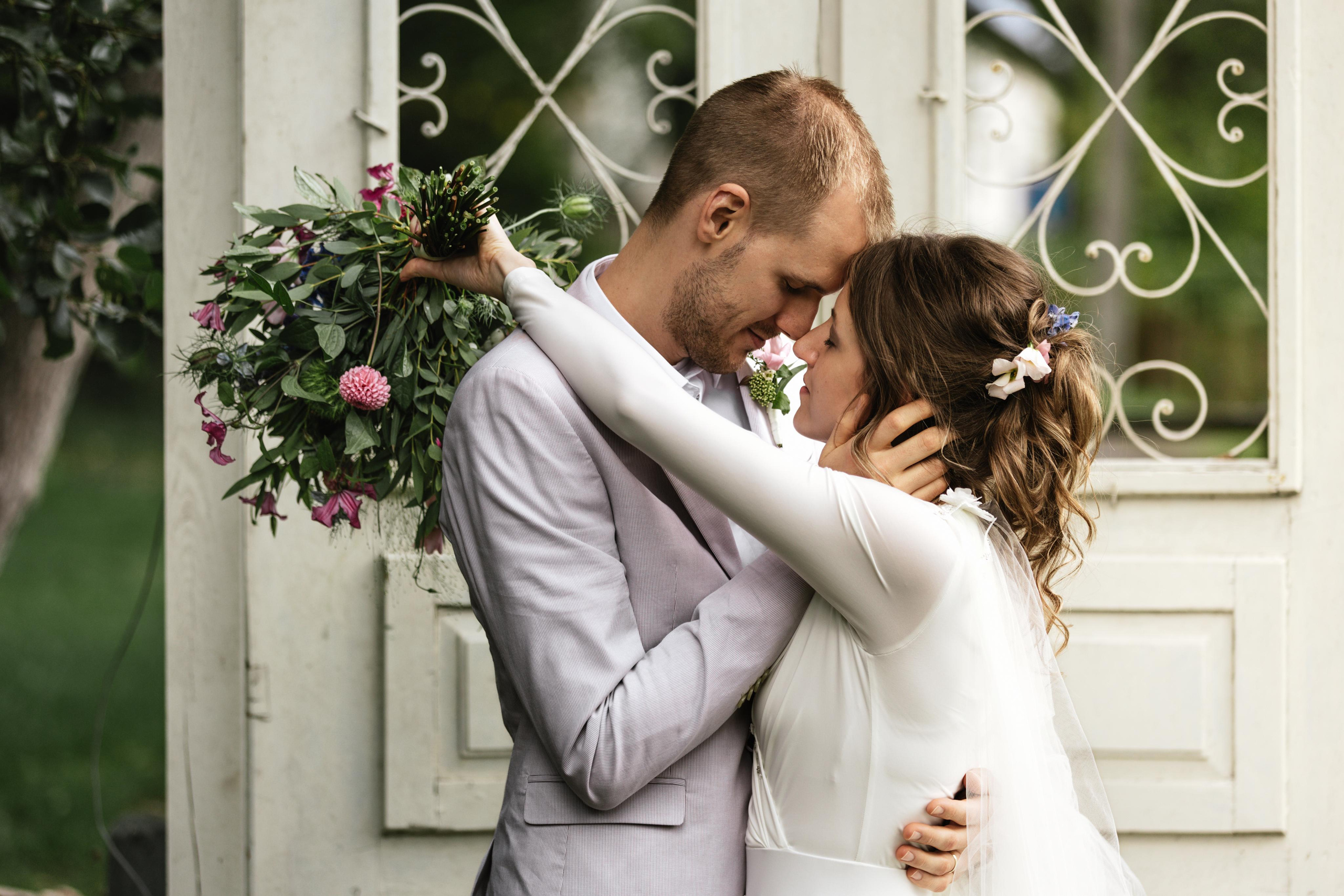 Svatební tým — svatební fotograf a kameraman. Dana Lišková — Empatická fotografka | Introspektivní umělkyně | Neurodivergentní koučka| Zakladatelka Artepy.cz