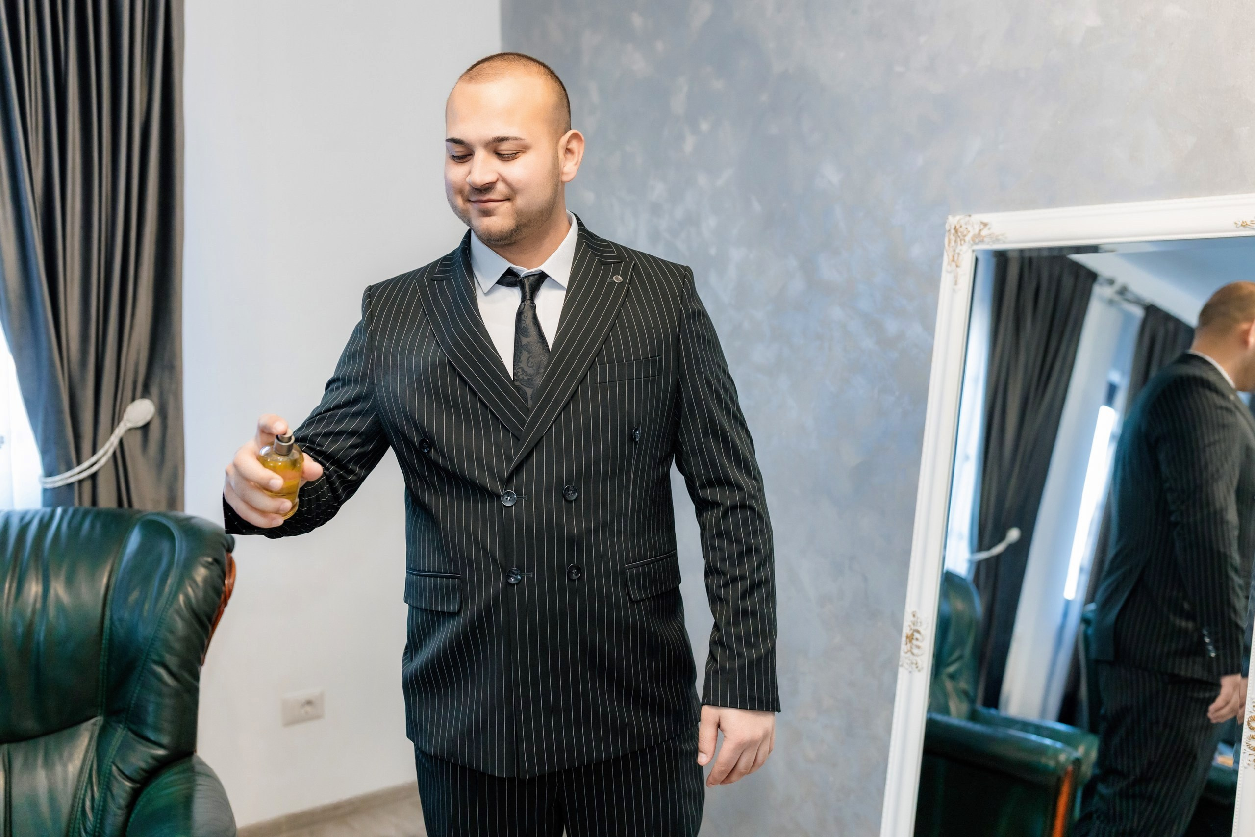 Fotograf nuntă Târgu Neamț – Samuel și Roxana, fotografie autentică realizată de AlinoFotoStudio 2. Fotograf nuntă Iași, Bacău, Suceava și Botoșani – Alin Chirilă surprinzând momente reale de nuntă 3. Fotografie de nuntă cu emoție și credință – AlinoFotoStudio, fotograf povestitor 4. Fotograf profesionist nuntă în Moldova – cadre naturale și pline de emoție 5. Alin Chirilă fotograf nuntă – poveste reală surprinsă prin fotografie 6. Fotograf nuntă cu stil documentar – momente autentice din ziua nunții Pregătiri mireasă acasă – fotografie naturală realizată de Alin Chirilă fotograf nuntă 8. Detalii din ziua nunții – fotograf nuntă Iași și Botoșani, AlinoFotoStudio 9. Emoții din dimineața nunții – fotograf profesionist Moldova 10. Cadre autentice din pregătiri – fotograf nuntă Suceava și Bacău Ceremonie religioasă nuntă – moment emoționant surprins de fotograf Alin Chirilă 12. Nuntă cu valori creștine – fotografie din biserică realizată cu discreție 13. Rugăciune și emoție în ziua nunții – fotograf nuntă Târgu Neamț 14. Legământ în fața lui Dumnezeu – fotografie de nuntă autentică 15. Fotograf nuntă biserică – momente sincere și pline de semnificație Petrecere de nuntă – cadre naturale realizate de AlinoFotoStudio 17. Bucurie și dans la nuntă – fotograf nuntă Iași și împrejurimi 18. Momente autentice de la restaurant – fotograf nuntă Bacău Suceava 19. Atmosferă de nuntă surprinsă discret – Alin Chirilă fotograf -AlinoFotoStudio – fotograf nuntă cu abordare naturală și emoțională 21. Alin Chirilă fotograf – povestitor prin fotografie de nuntă 22. Fotograf nuntă în Moldova – stil documentar și autentic 23. Fotografie de nuntă sinceră și elegantă – AlinoFotoStudio- Fotograf nuntă Iași Bacău Suceava Botoșani – Alin Chirilă AlinoFotoStudio 26. Fotograf nuntă Târgu Neamț și Moldova – fotografie profesională de eveniment 27. Fotograf nuntă cu valori creștine și stil documentar – AlinoFotoStudio - Alin Chirilă – AlinoFotoStudio Fotograf nuntă Iași • Bacău • Suceava • Botoșani - Samuel & Roxana, Târgu Neamț -Momente reale, trăite sincer și păstrate pentru totdeauna.