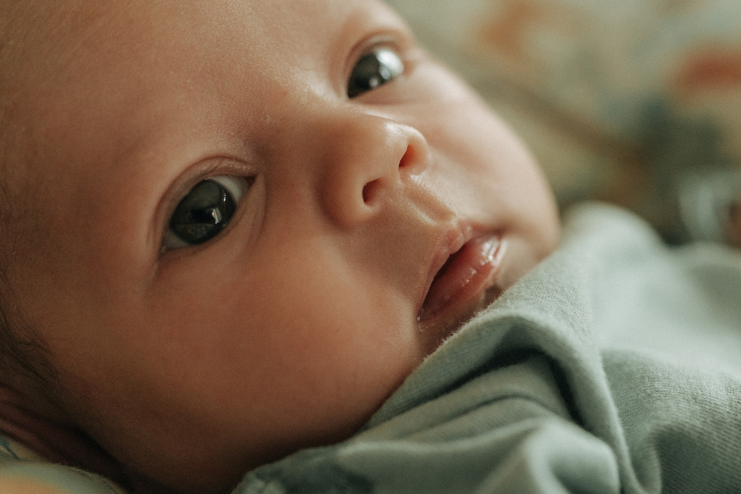 Newborn Photography with Parents – Gentle & Loving Moments. Alisa Tant — Family and newborn photographer Bucks County, Montgomery county, Philadelphia, NJ