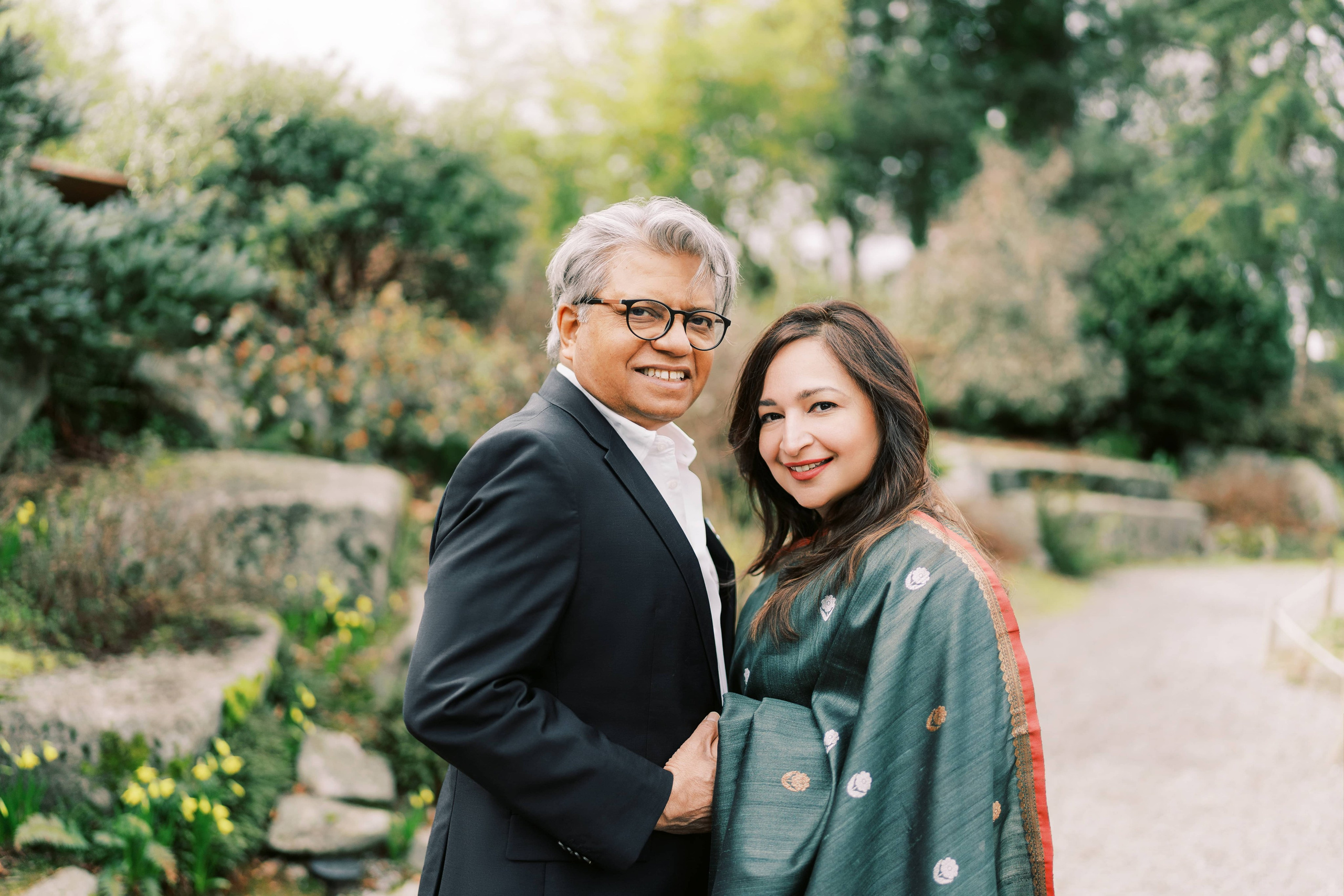 Family photoshoot at Bellevue Botanical Garden. March 2024. EVAN ARISTOV WEDDING PHOTOGRAPHY — Seattle Wedding Photographer