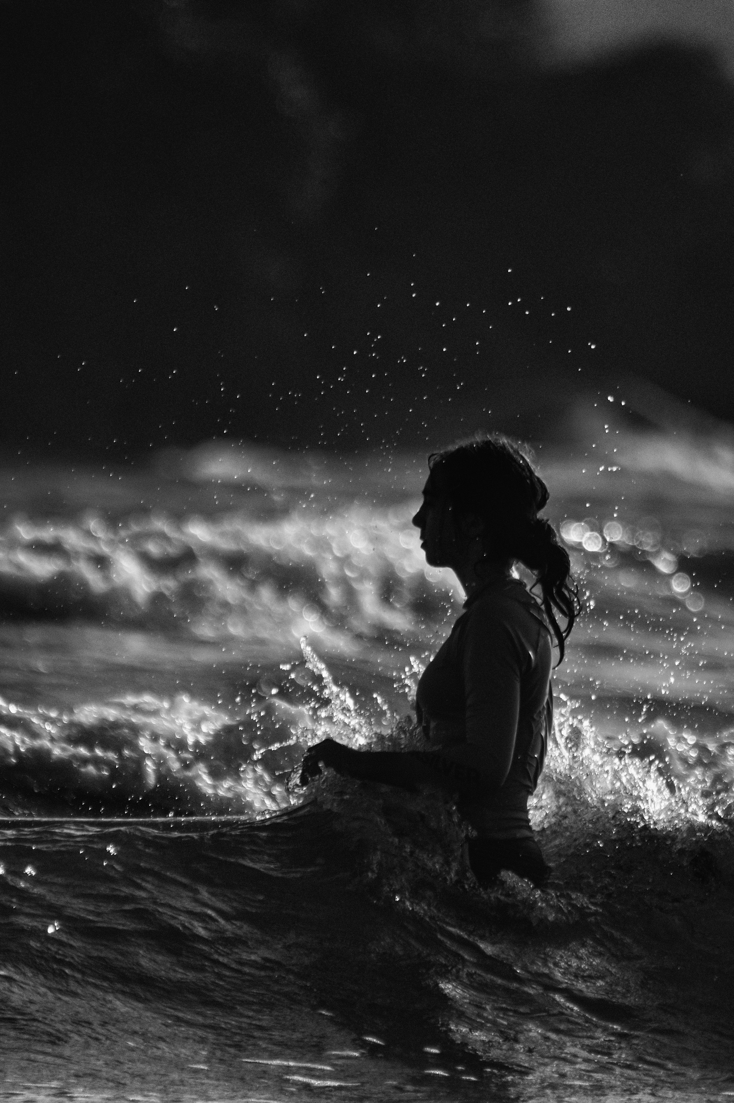 Photoshoot with a surfboard | BW