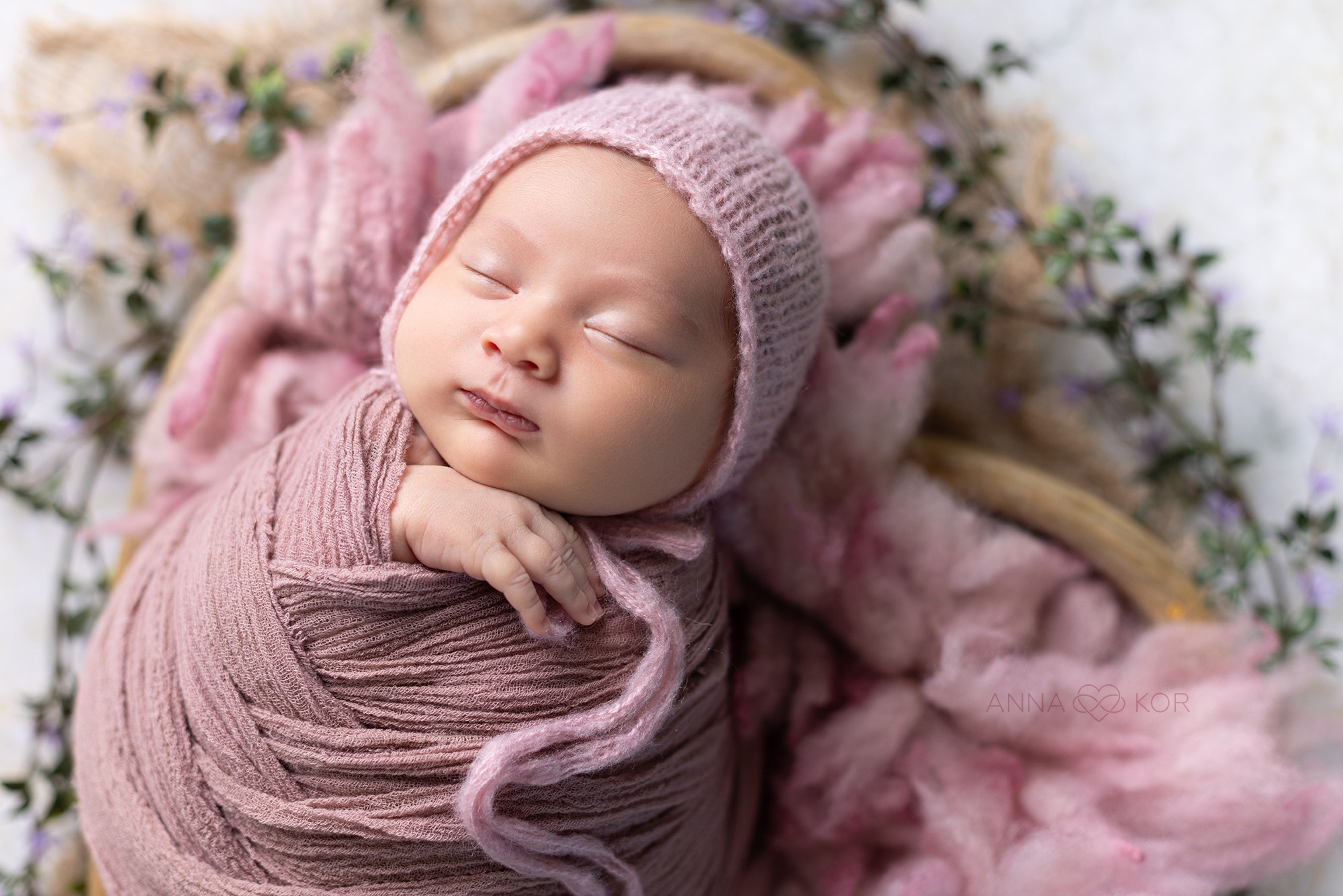 ANNA KOR Newborn Photographer in the UAE