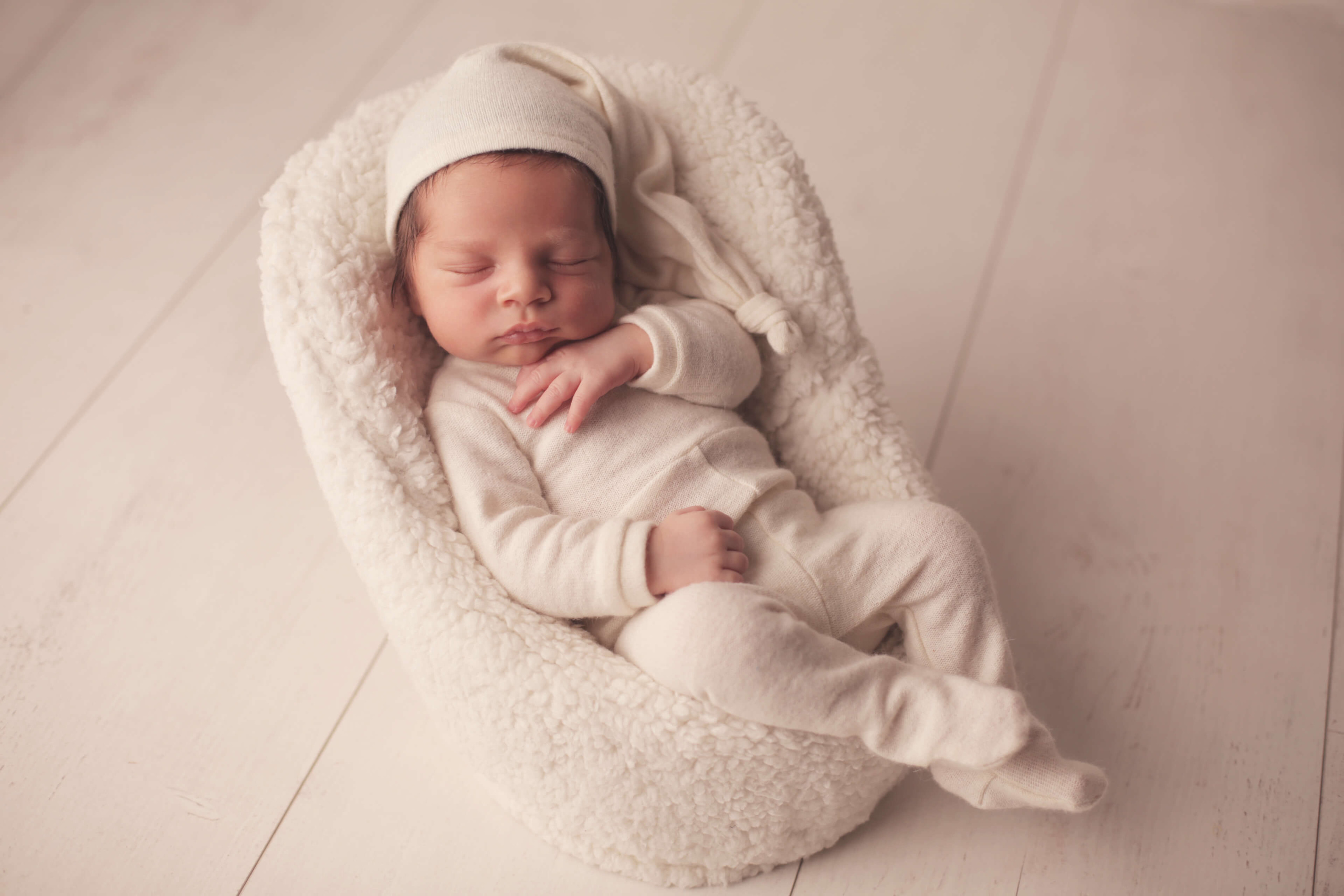 ANNA KOR Newborn Photographer in the UAE