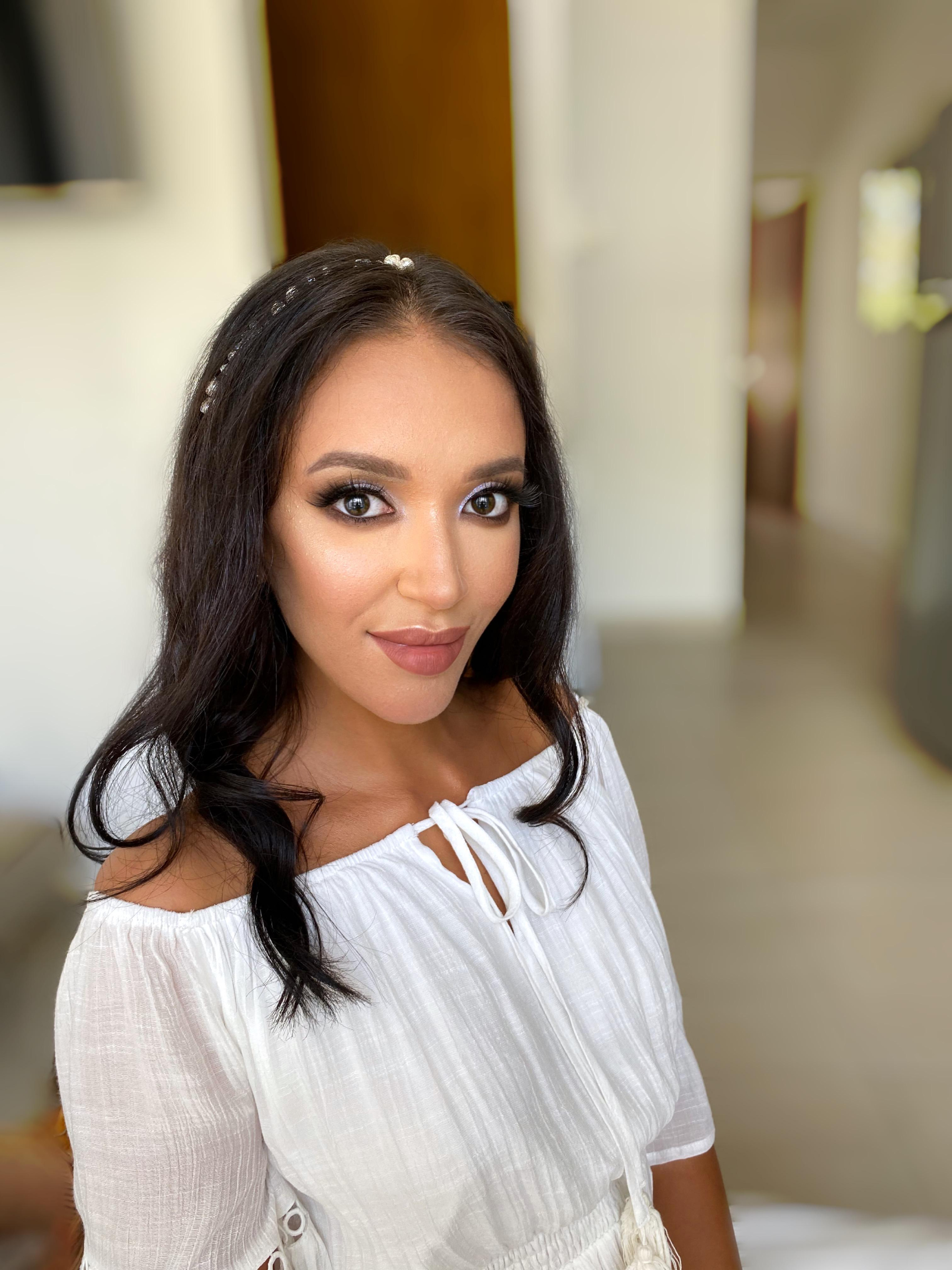 a bride with bright wedding makeup and light wavy hairstyle