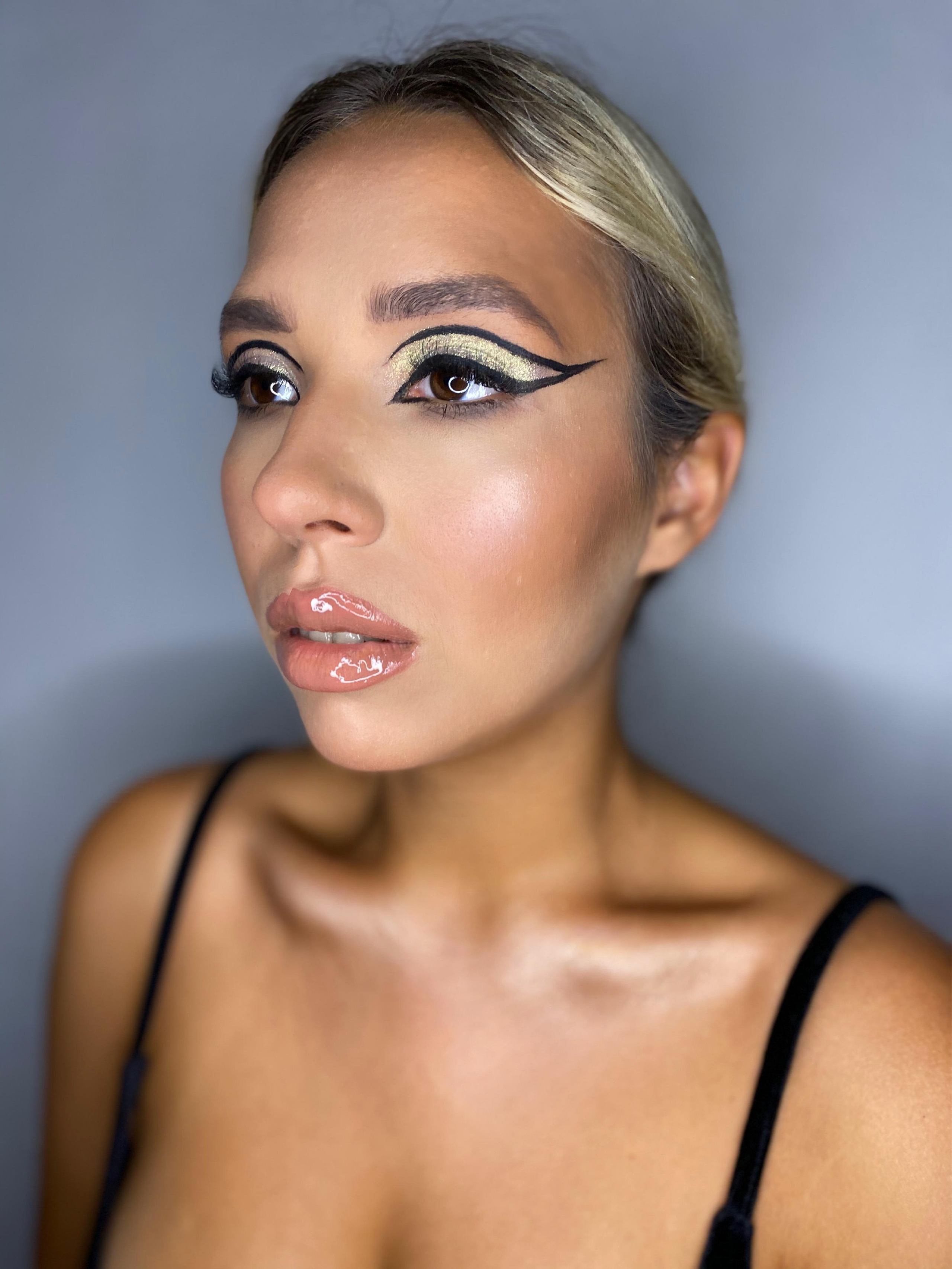 trendy eyeliner makeup idea for a night out in rome