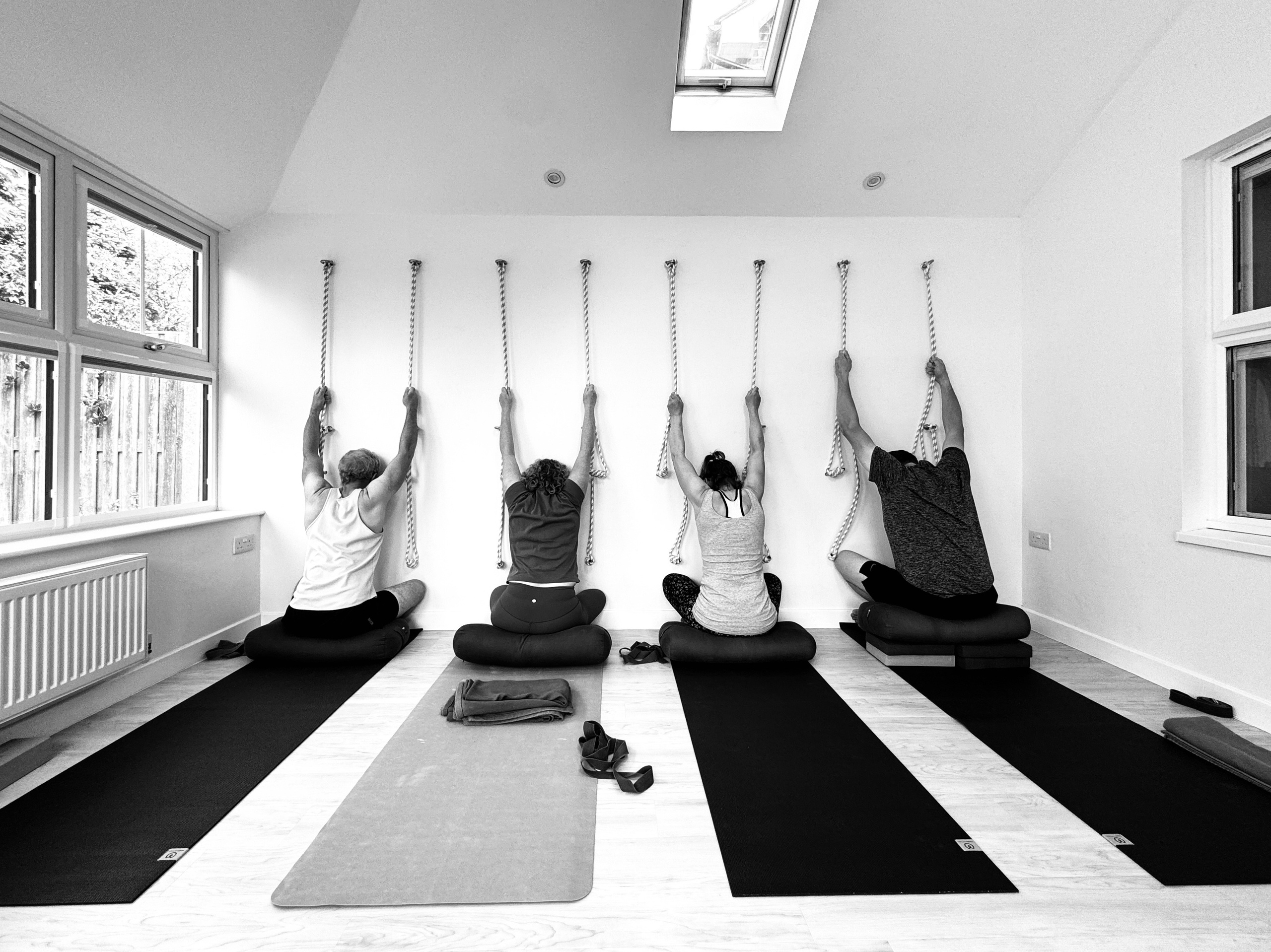 Ropes yoga in group