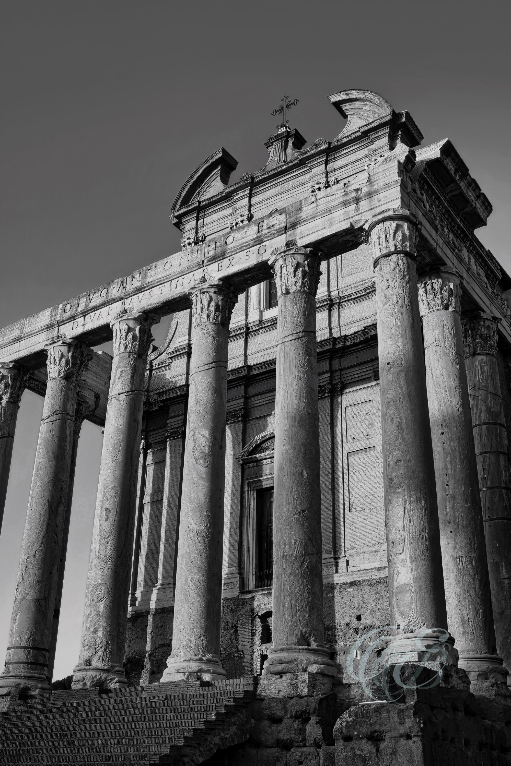 Rome Italy – The Temple of Antoninus and Faustina timeless – B&W – Eduardo Bartoli Fine Art Photography – Timeless black-and-white photo of The Temple of Antoninus and Faustina in Rome, Italy, by Eduardo Bartoli.