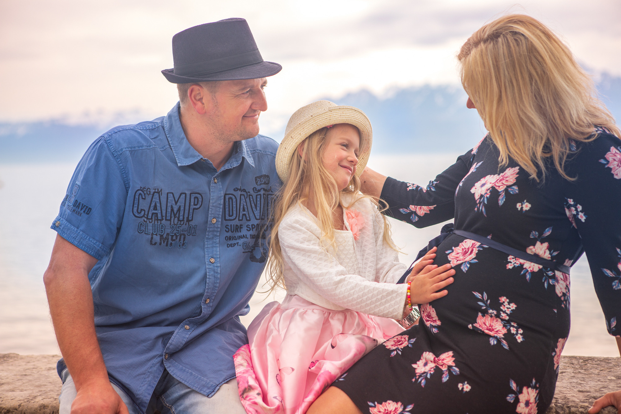 Babybauch Fotoshooting in der Schweiz. Fotograf in Freiburg, Meerim Kaufmann
