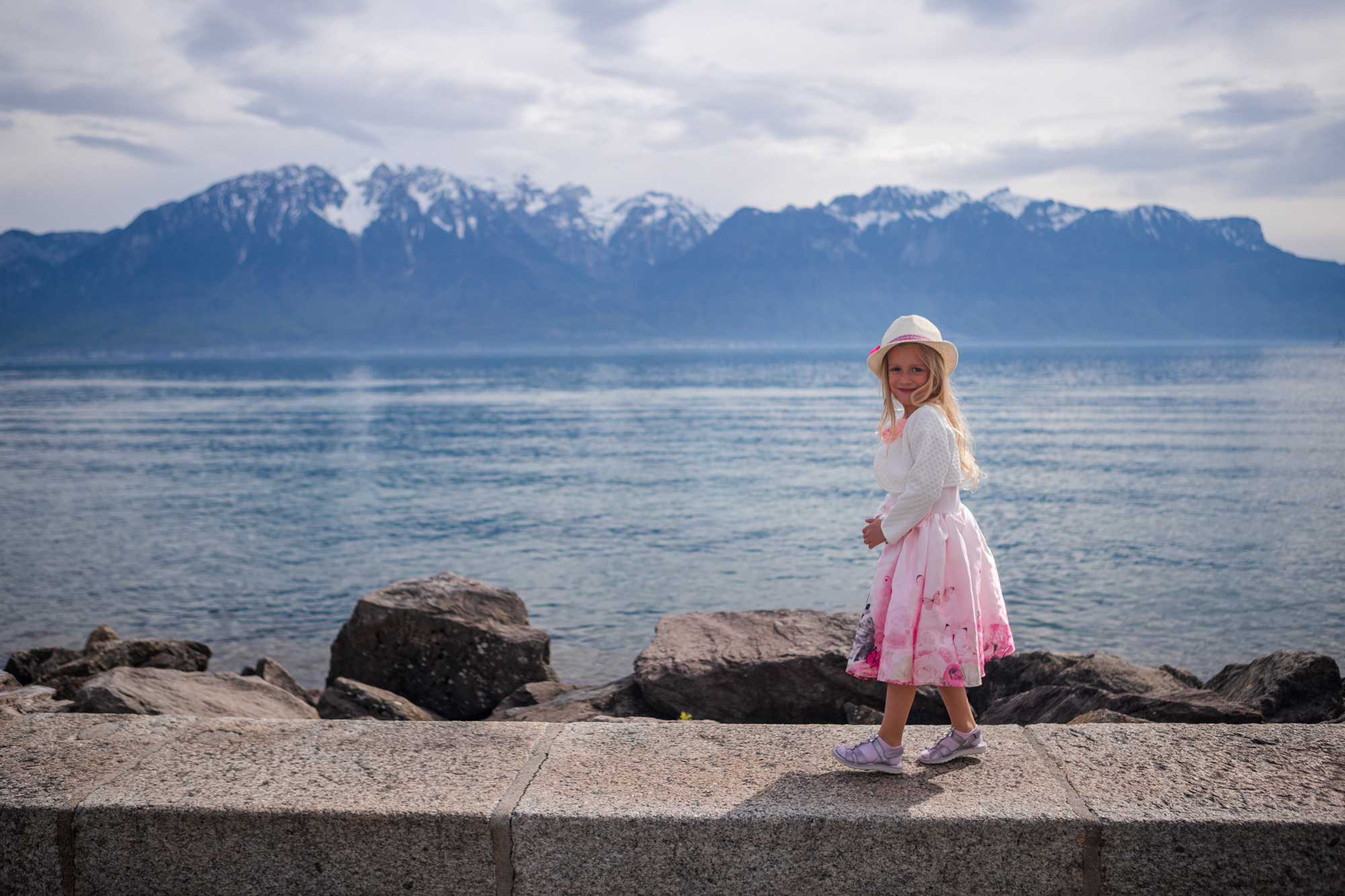 Babybauch Fotoshooting in der Schweiz. Fotograf in Freiburg, Meerim Kaufmann