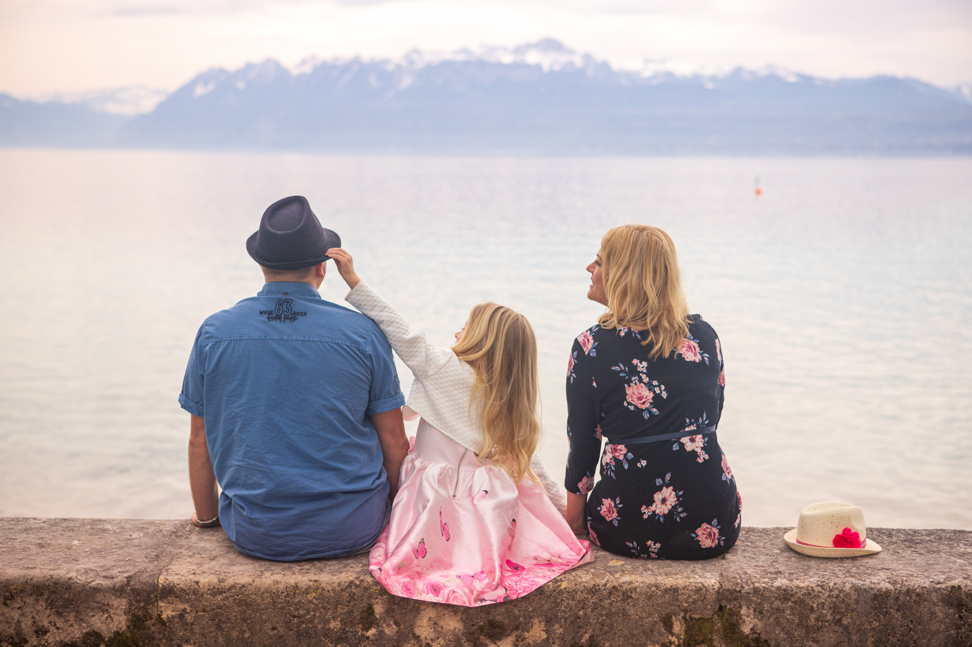Babybauch Fotoshooting in der Schweiz. Fotograf in Freiburg, Meerim Kaufmann