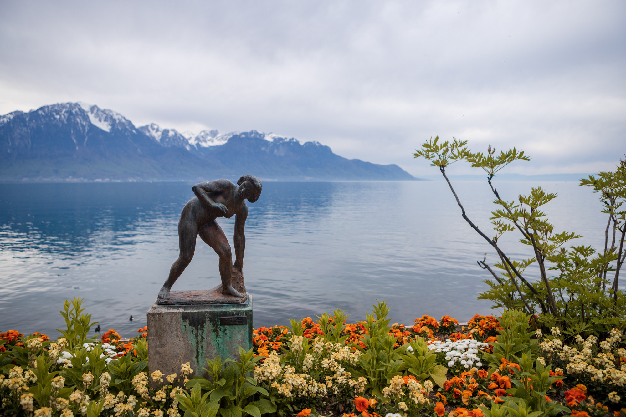 Babybauch Fotoshooting in der Schweiz. Fotograf in Freiburg, Meerim Kaufmann