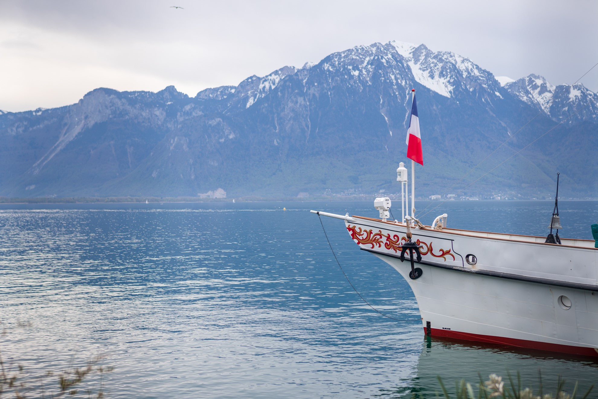 Babybauch Fotoshooting in der Schweiz. Fotograf in Freiburg, Meerim Kaufmann