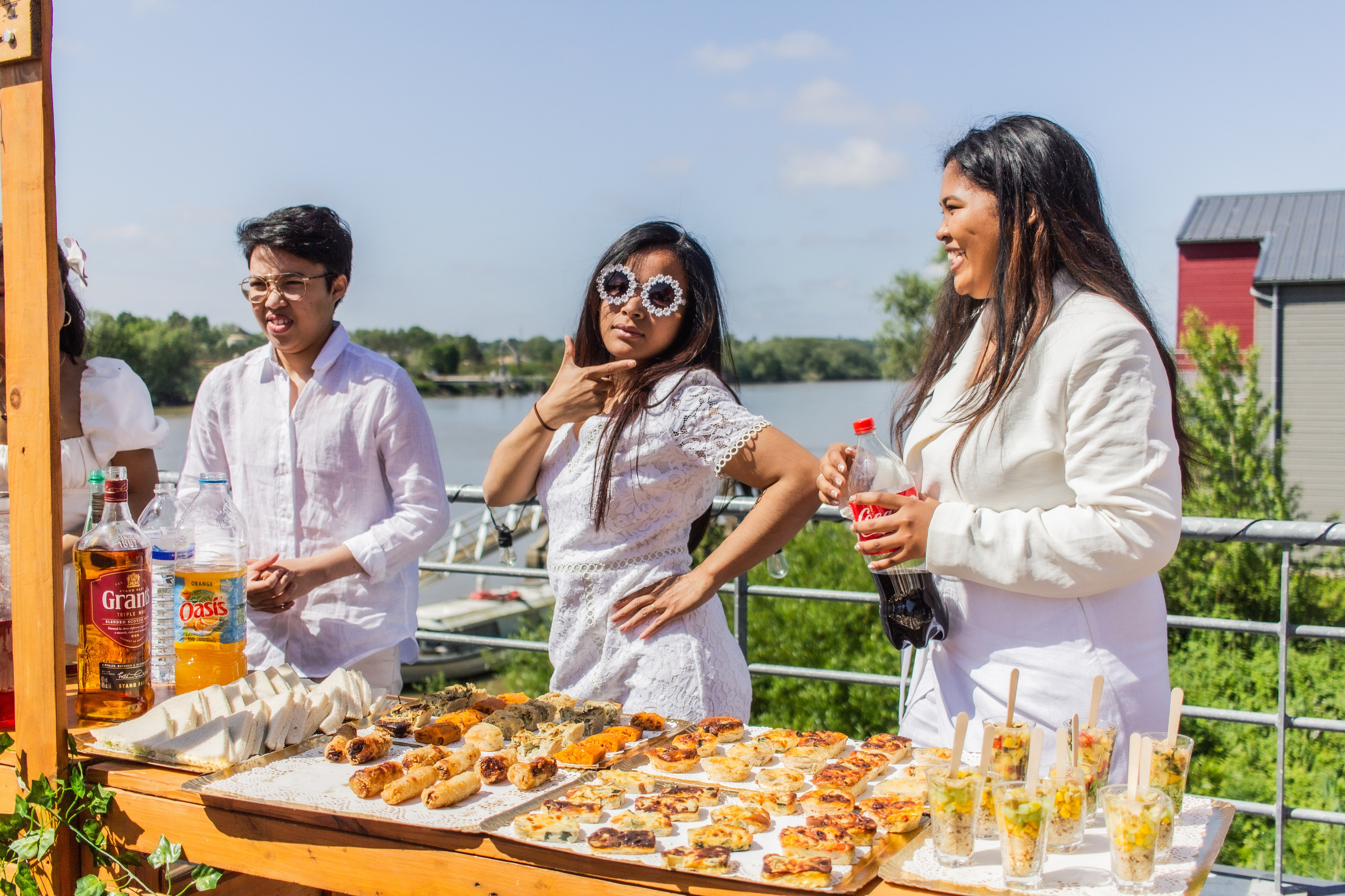 Mariage de Ny & Hasina vue la Loire. Photographe professionnelle à Poitiers, Tours et Châtellerault | Studio photo entre Poitiers et Tours – portraits, familles, entreprises, ma