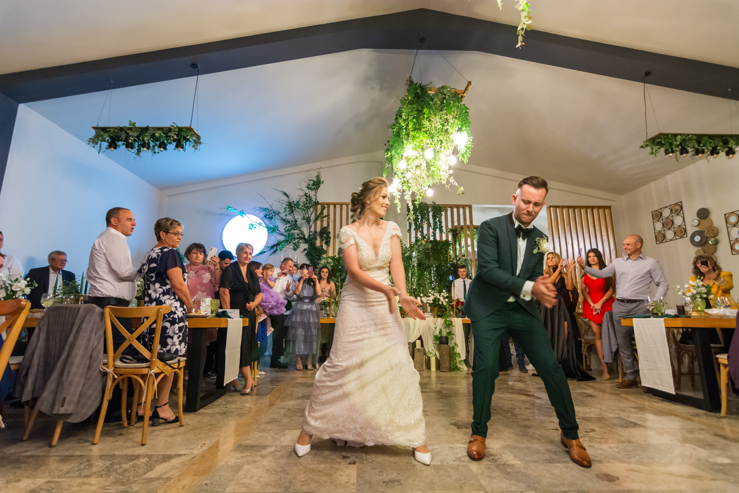 Locație de nuntă, fotograf nuntă, fotograf eveniment, fotograf ceremonie, fotograf petrecere, fotograf mireasă, fotograf mire, decor nunta, fotograf atmosferă, fotograf romantic, fotograf lux, fotograf elegant, fotografii unice, fotografii memorabile, fotograf România, fotograf nunta Ciresul Salbatic