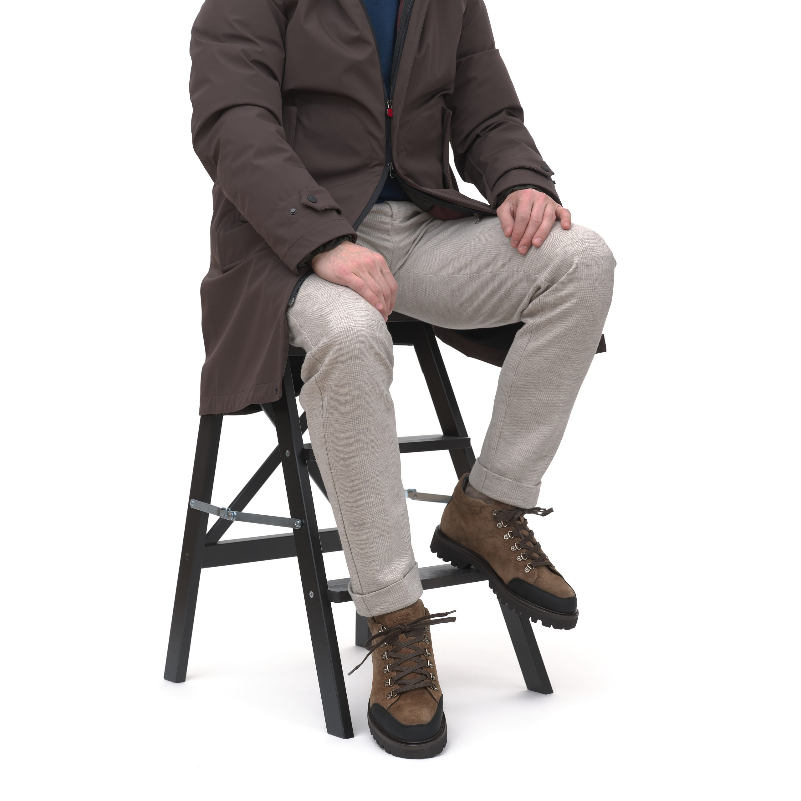 Fotoshooting im Studio mit Model – Modefotografie für Marken | Sartale Studio Wien. Studio Sartale