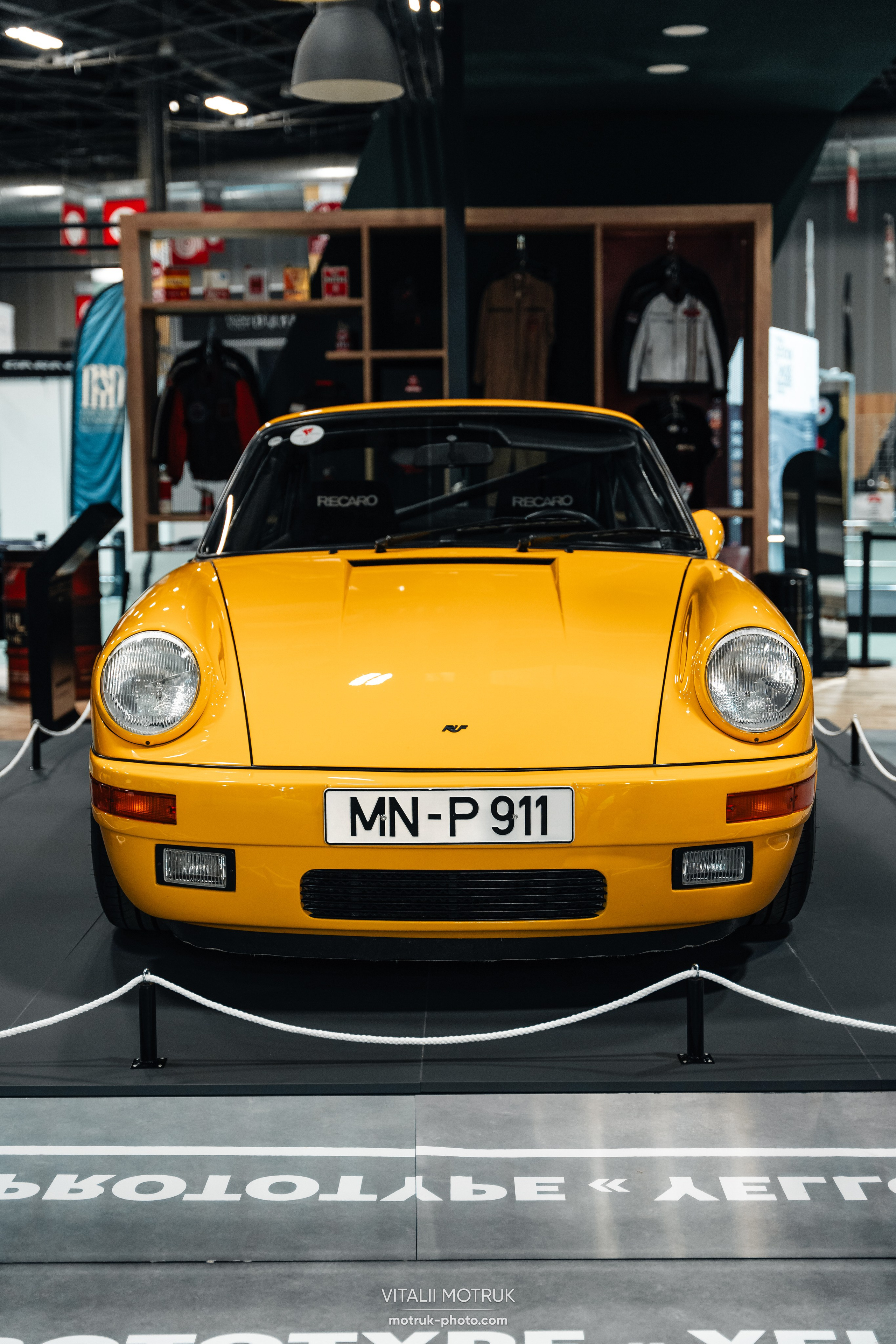 Retromobile-2024. Photographe de voitures à Paris — Vitalii Motruk