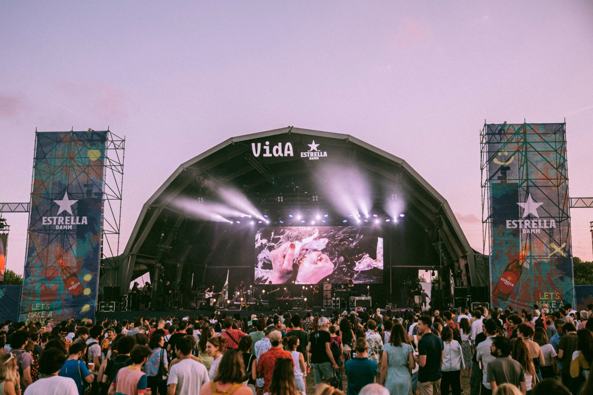 VIDA Festival: летний музыкальный фестиваль в Vilanova i la Geltrú — indie, pop и электроника у моря | FOTKAI