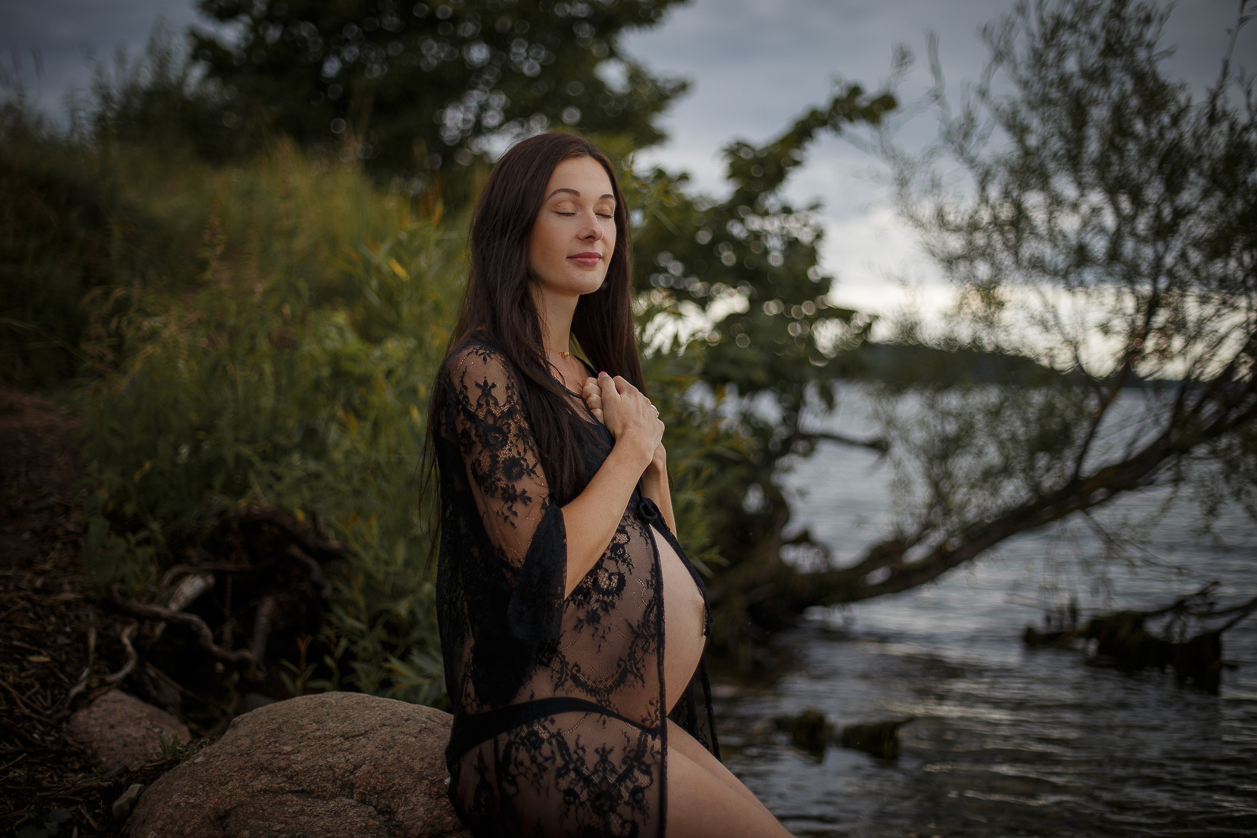 Hipnodzemdību kuss online latviešu valodā. Populārākā kāzu, bērnu un ģimeņu fotogrāfe Latgalē Veronika Lokotko