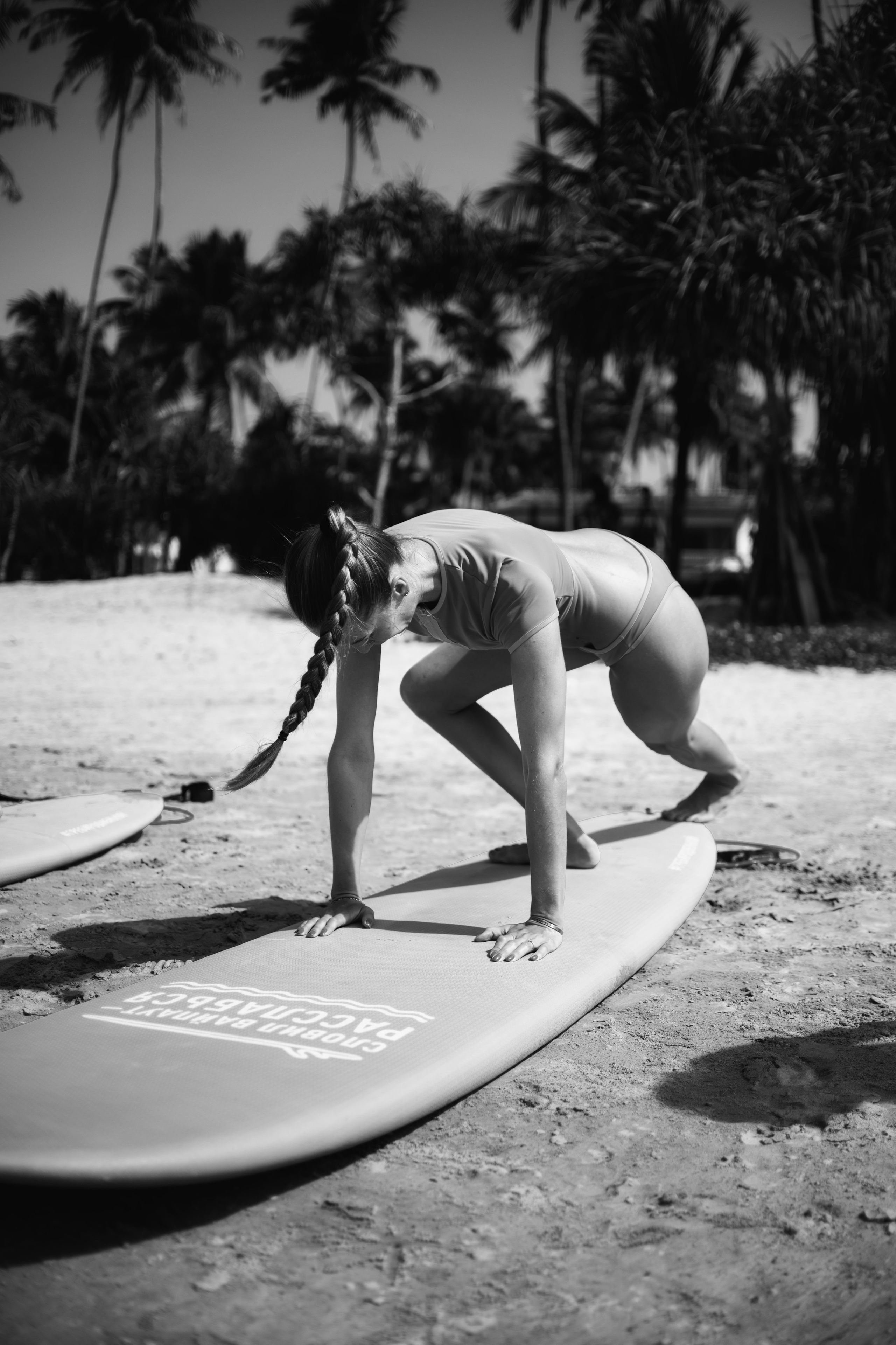 Photoshoot with a surfboard | BW
