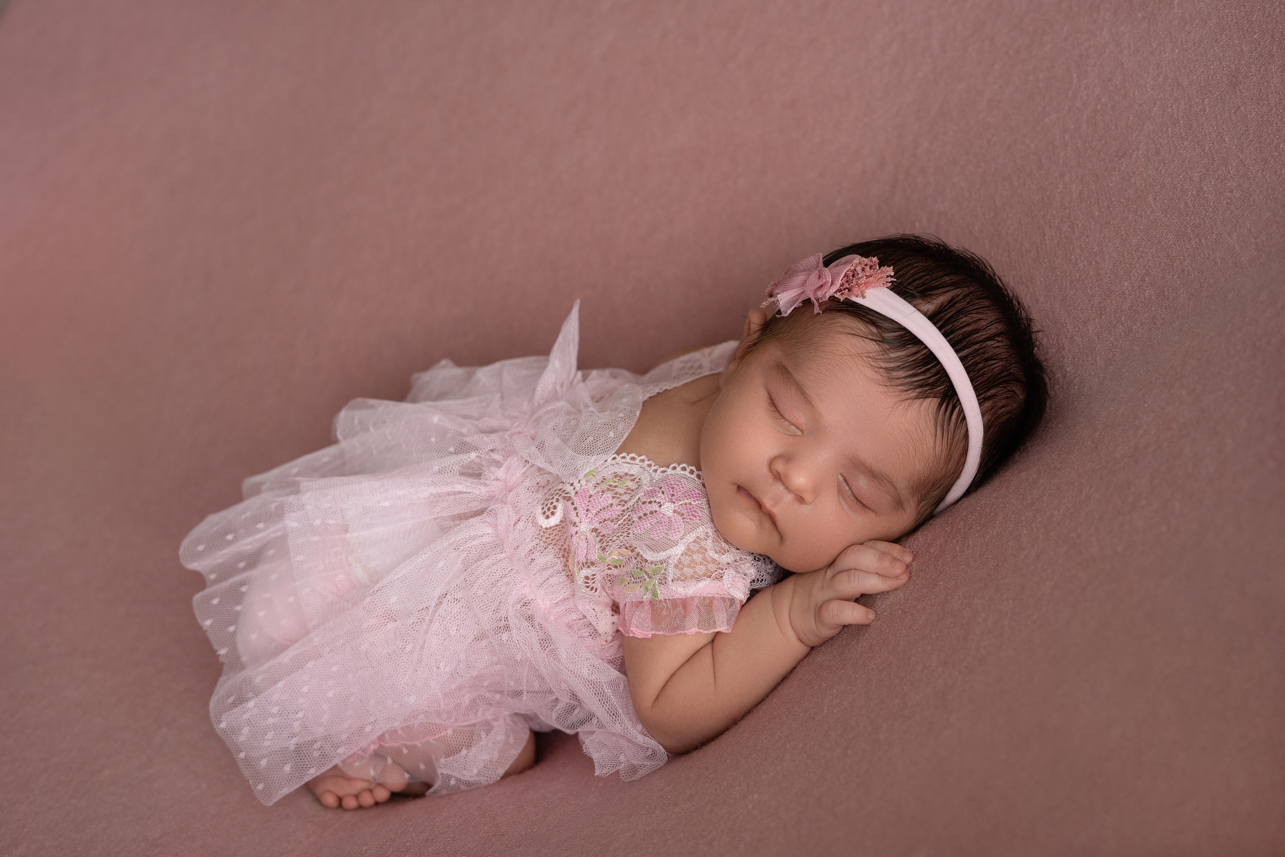 Newborn Photographer and life casting in Dubai Dariya Saeed
