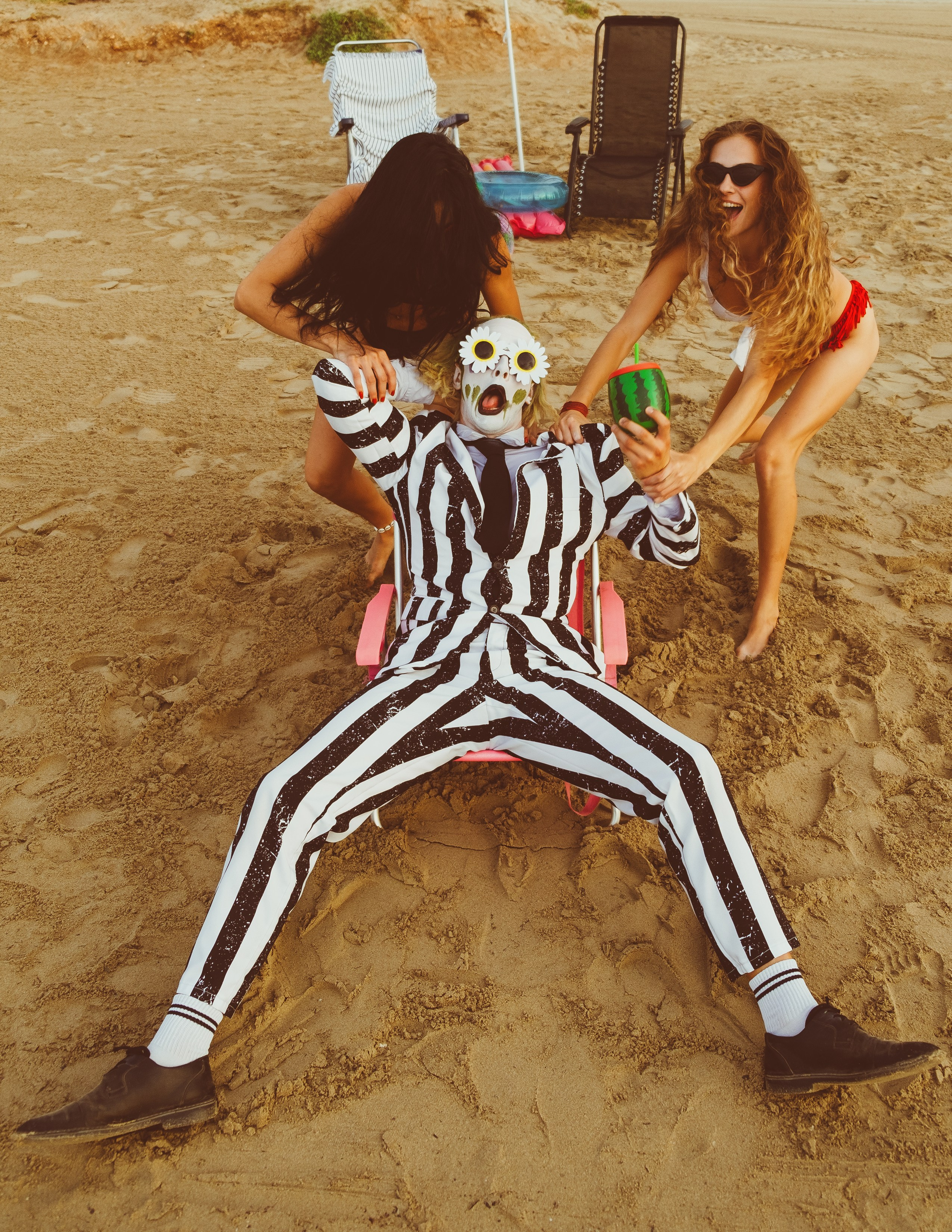 Beetlejuice на море: Экспериментальная фотосессия с цирковыми артистами — Фотограф Андрей Луковников