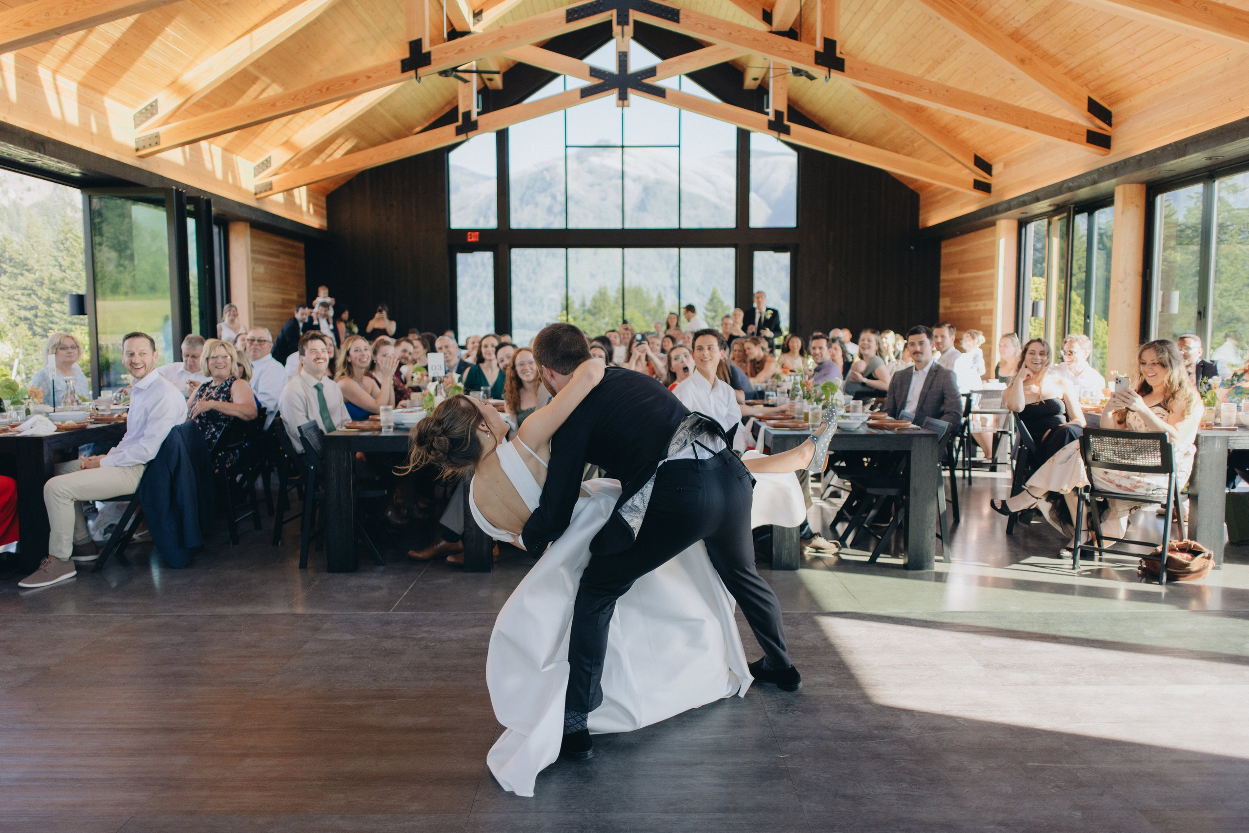 Wedding Shelby & Riley | Columbia River Gorge, WA | Georgy Shishkin Photography Photography. Portland Wedding Photographer | Authentic PNW Love Stories