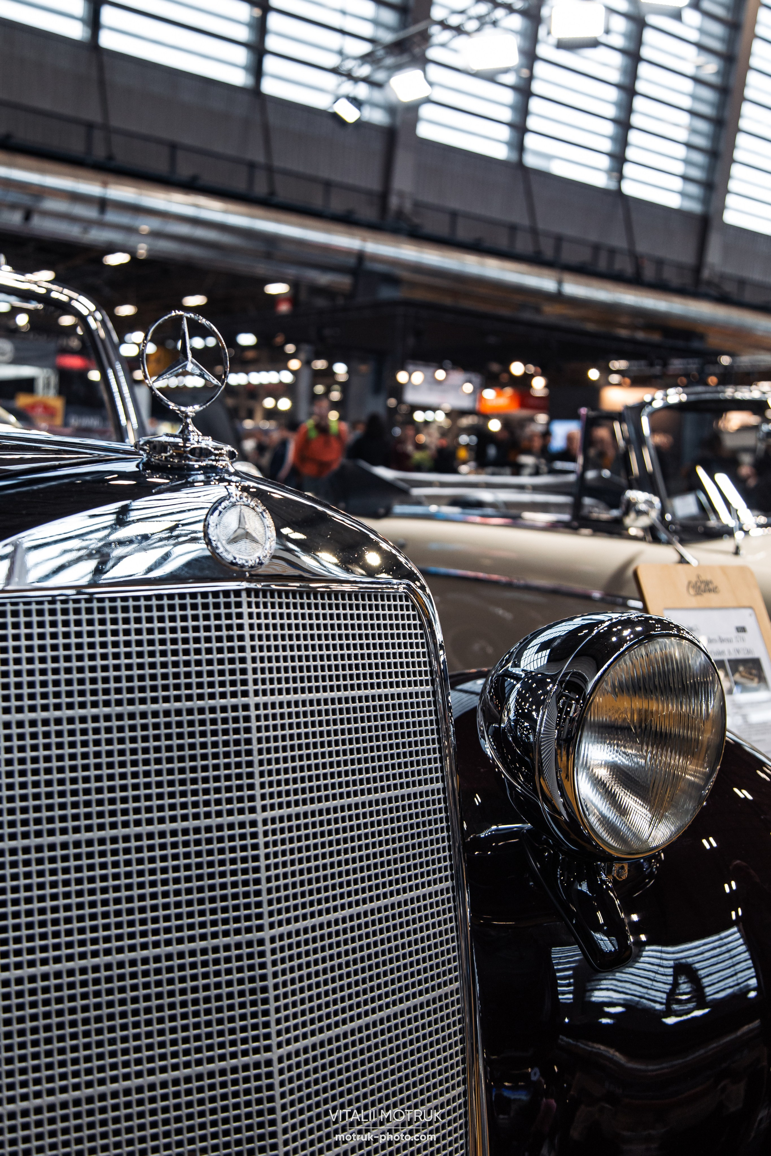 Retromobile 2023. Photographe de voitures à Paris — Vitalii Motruk