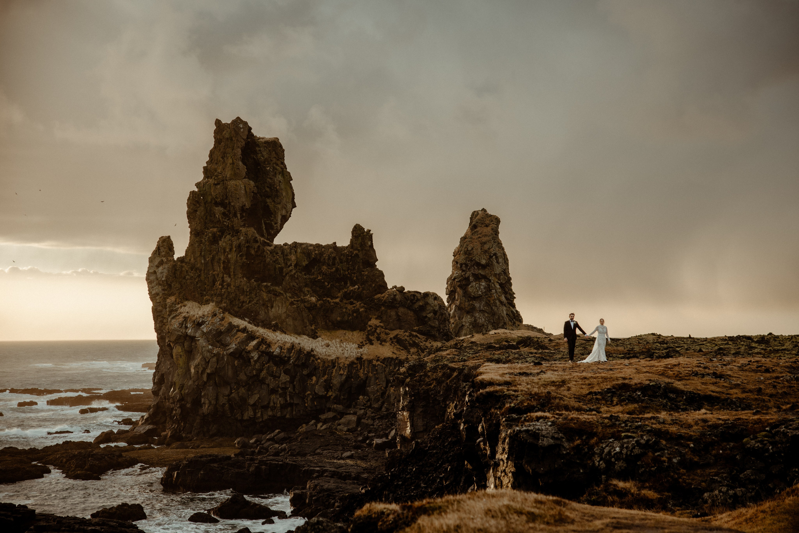 How to Dress for an Iceland Elopement: 3-Layer Math & Packing Checklist (2026 Guide). Iceland elopement photographer & videographer| Nikolaichik Photo
