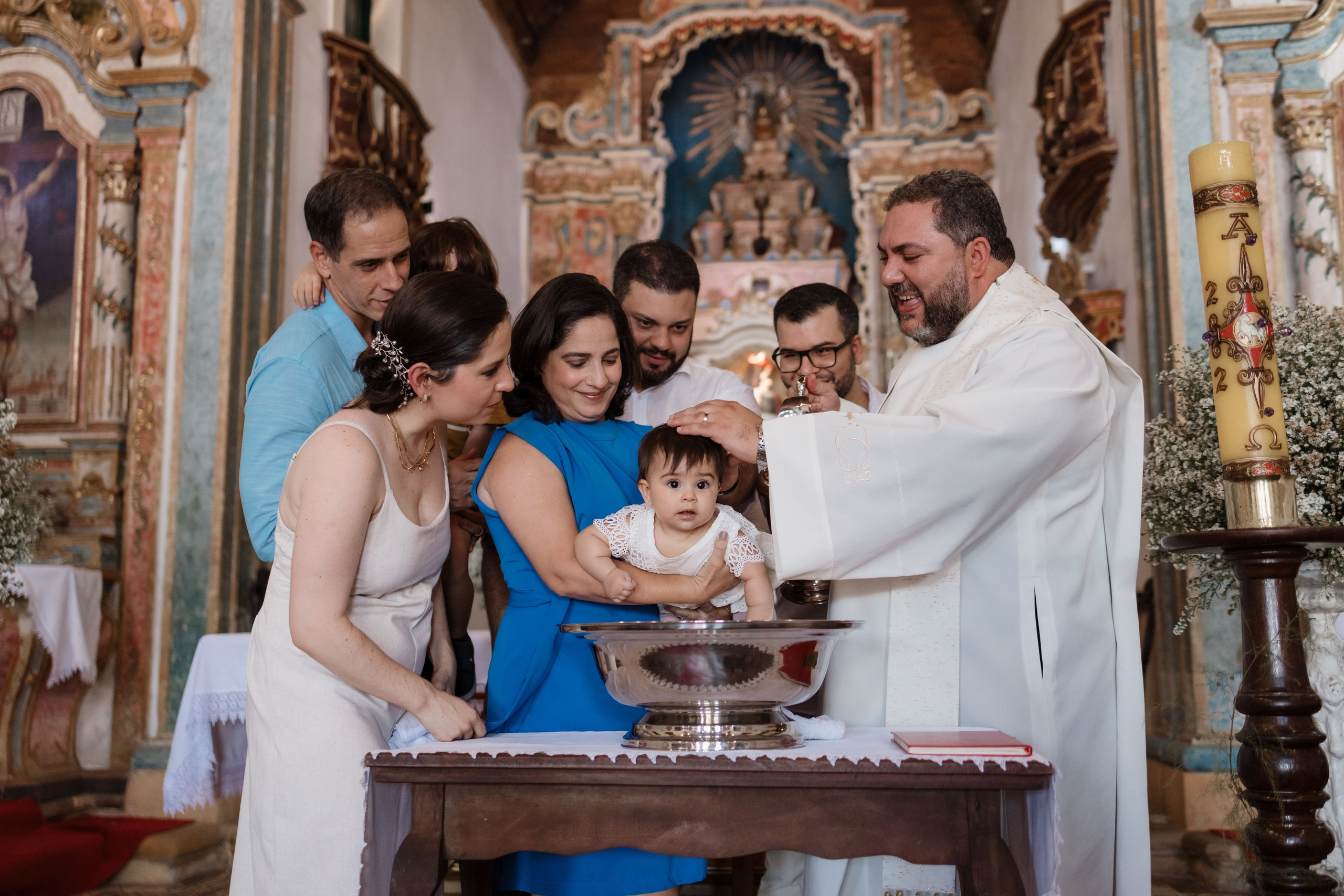 Momento do batismo durante a cerimônia