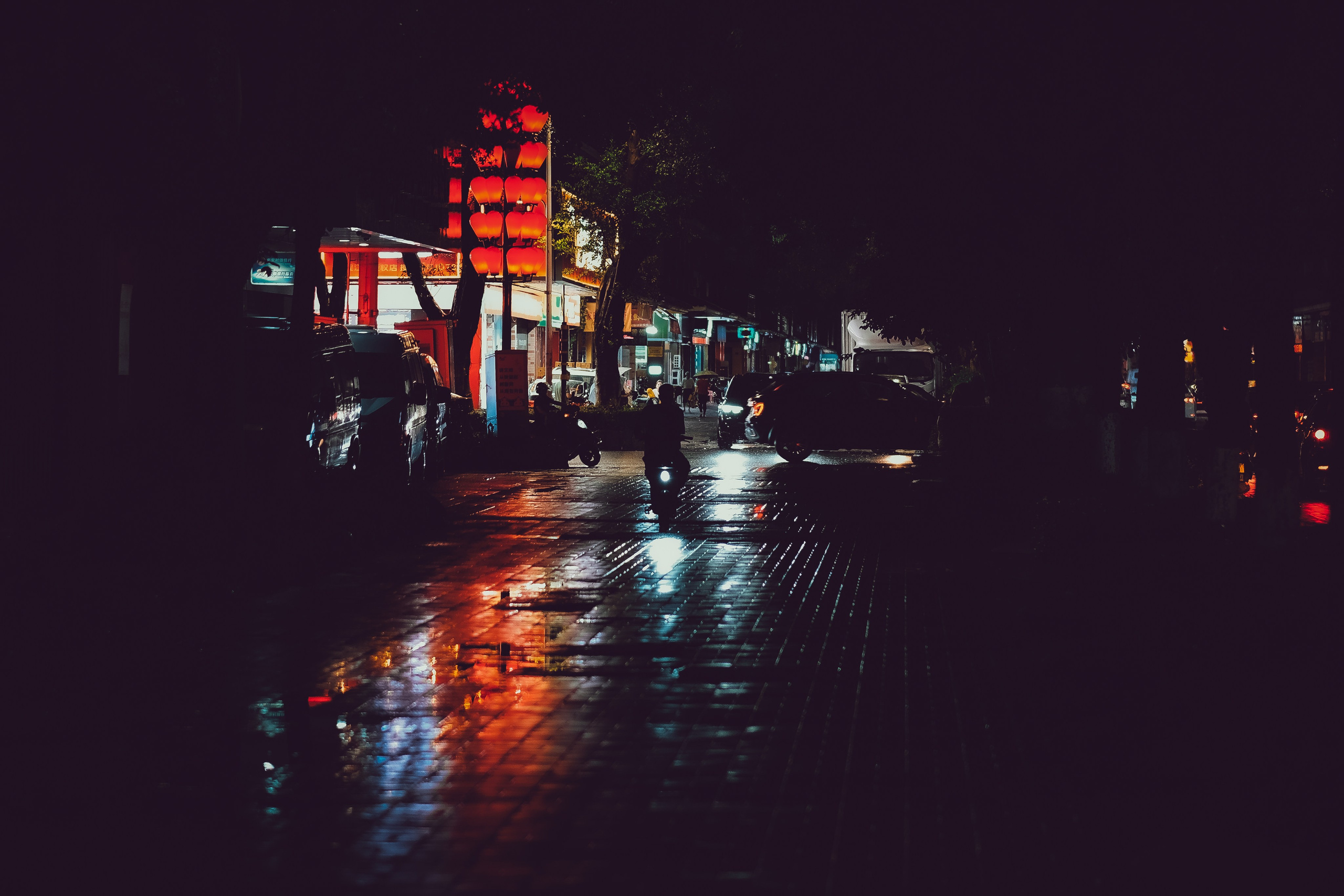 At Night Street Photography 85mm Fujifilm XPro3 | Meizhou City, China 🇨🇳