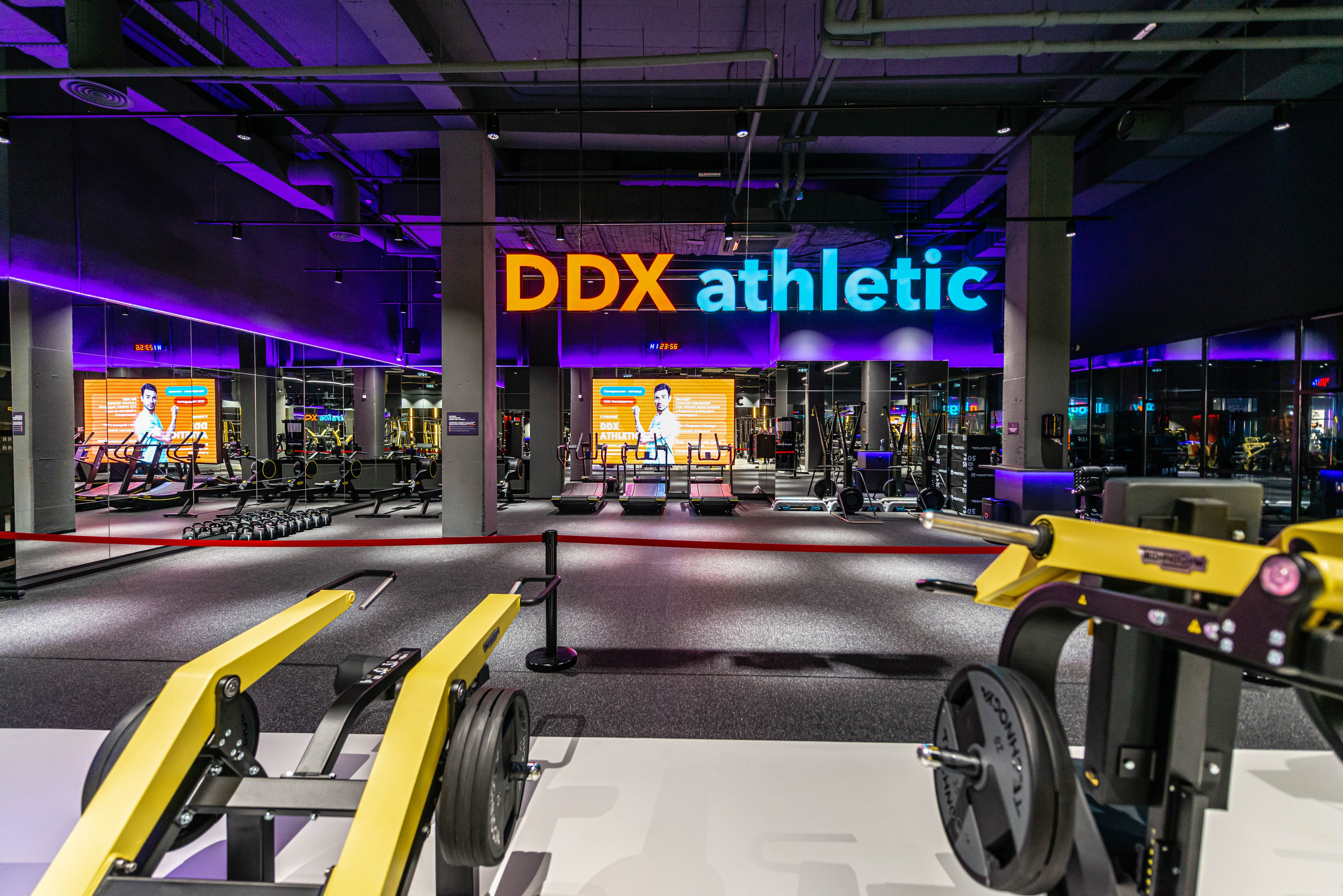 Фитнес клуб DDX в ТЦ Мозаика. ФОТОГРАФ МЕКСИКА КИНТАНА-РОО