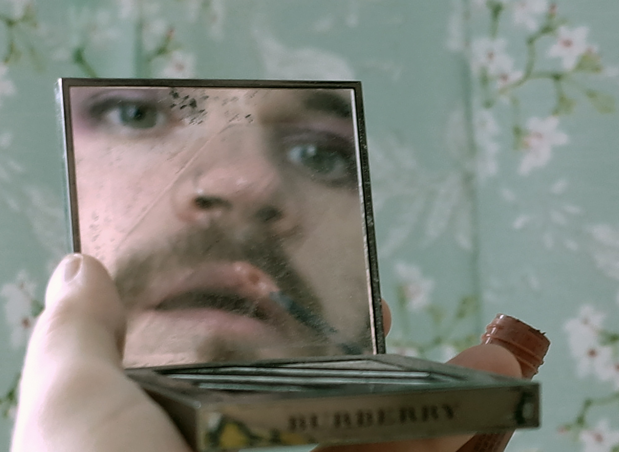 A man. A hidden man. Leni Smoragdova | Transaction Art Universe | Conceptual Art