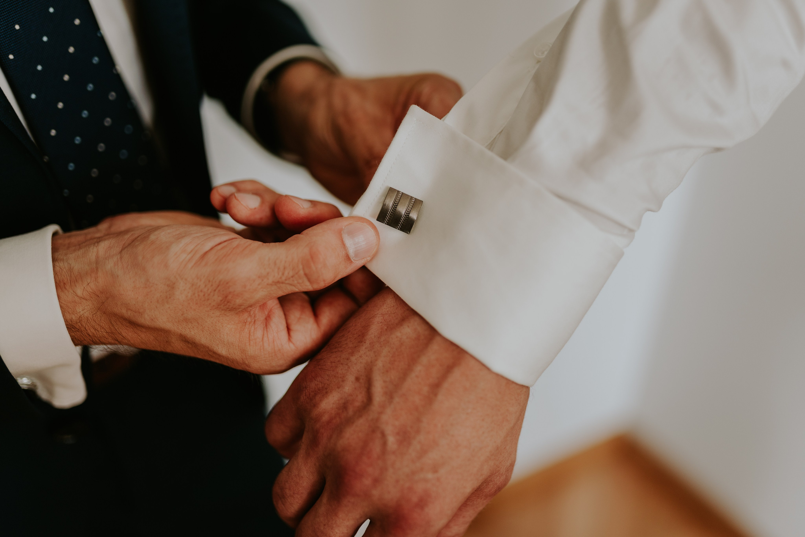 Dwór Wierzbno: plenerowy ślub pod wierzbą. Karkowskafoto - fotografia miłości