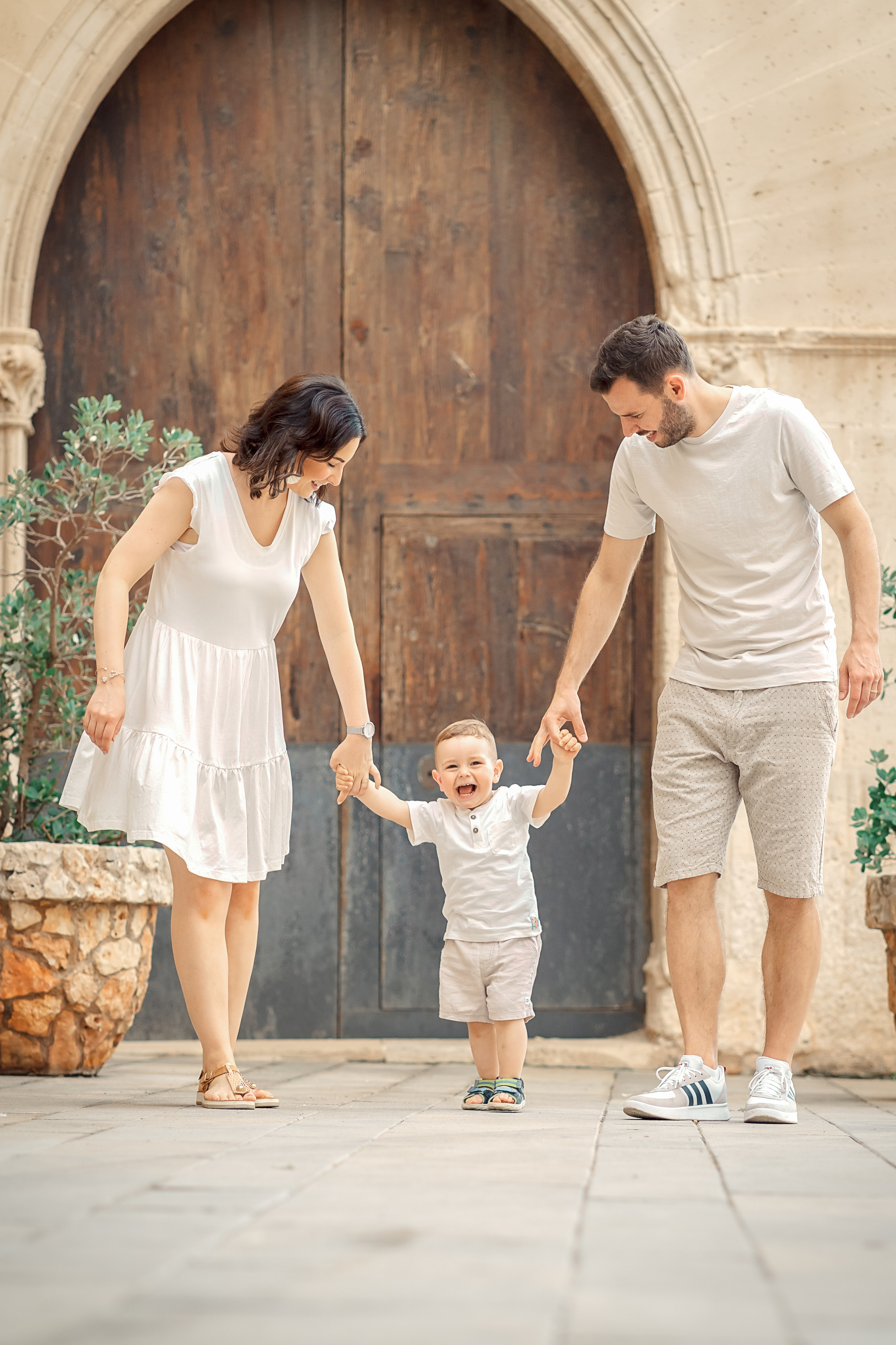 Familienshooting in der Altstadt von Palma de Mallorca. Deine Fotografin auf Mallorca für Familien und Business
