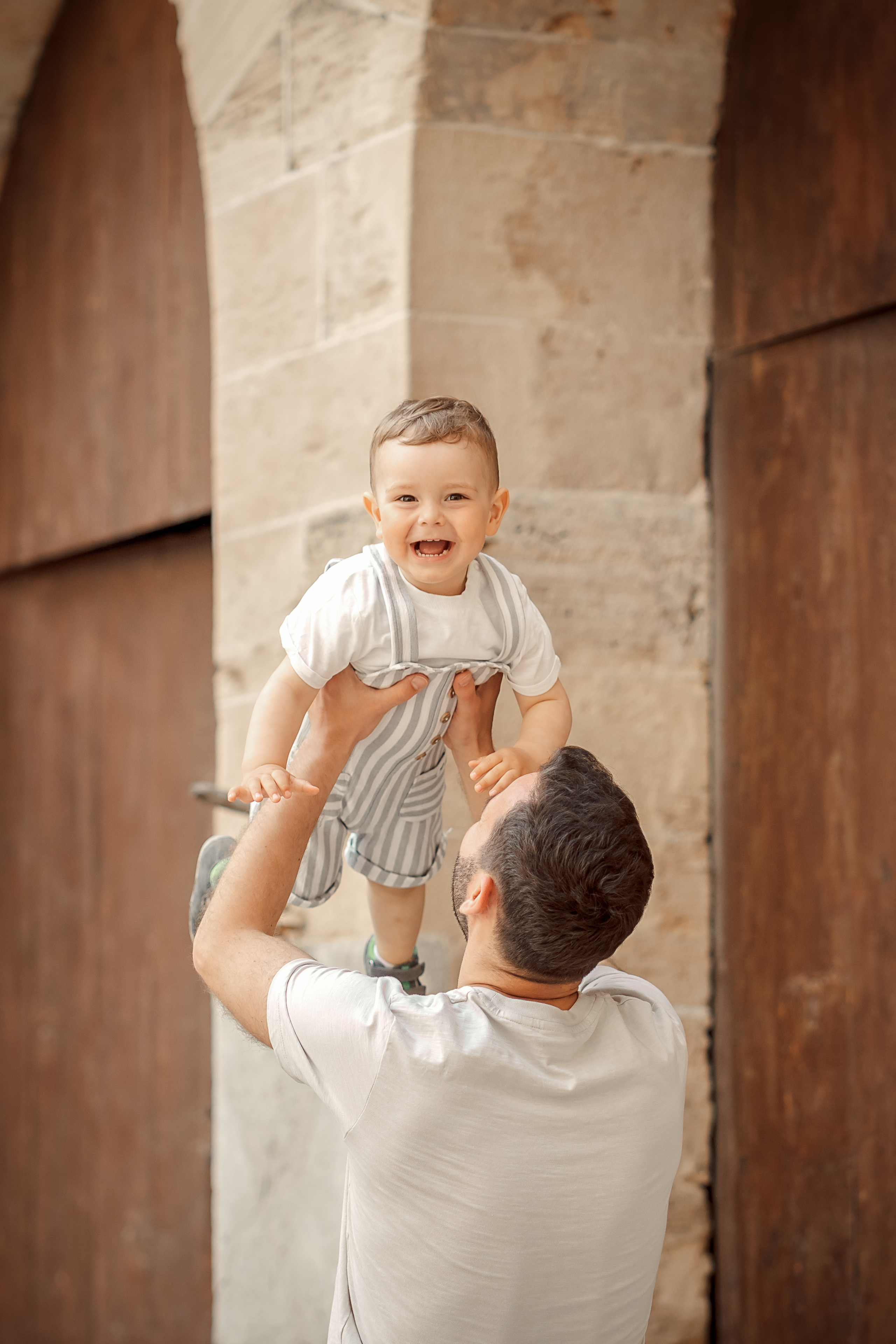 Familienshooting in der Altstadt von Palma de Mallorca. Deine Fotografin auf Mallorca für Familien und Business