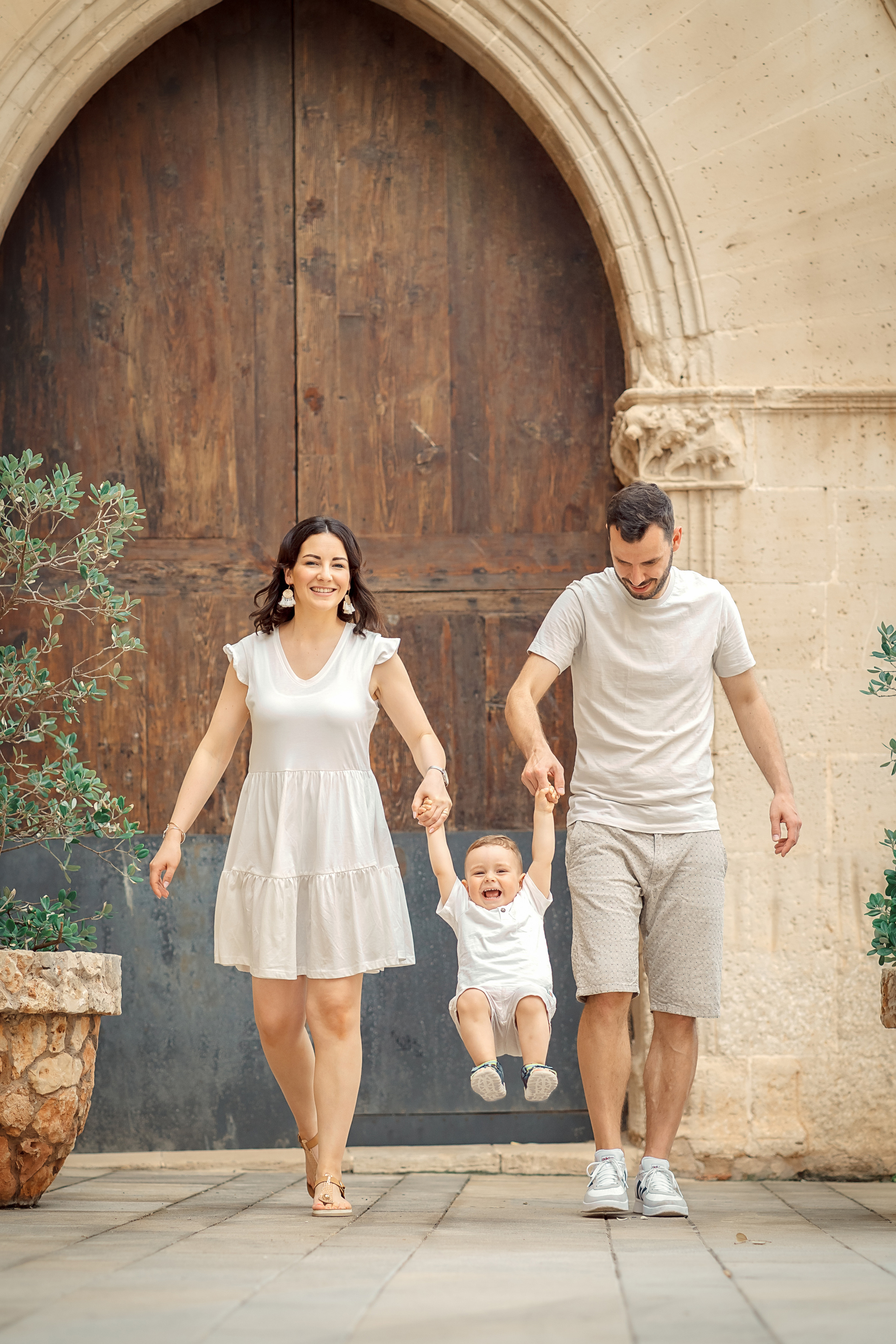 Familienshooting in der Altstadt von Palma de Mallorca. Deine Fotografin auf Mallorca für Familien und Business