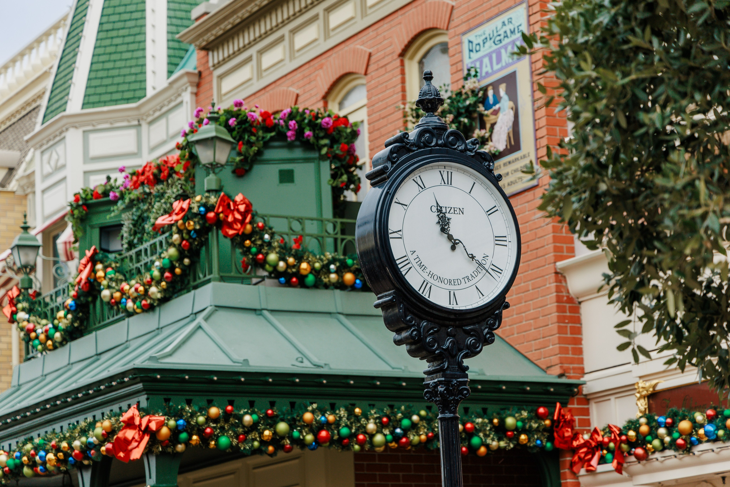 Best Photographer in Paris: Your Guide to Unforgettable Winter Photoshoots at Disneyland Paris. Photographe à Paris