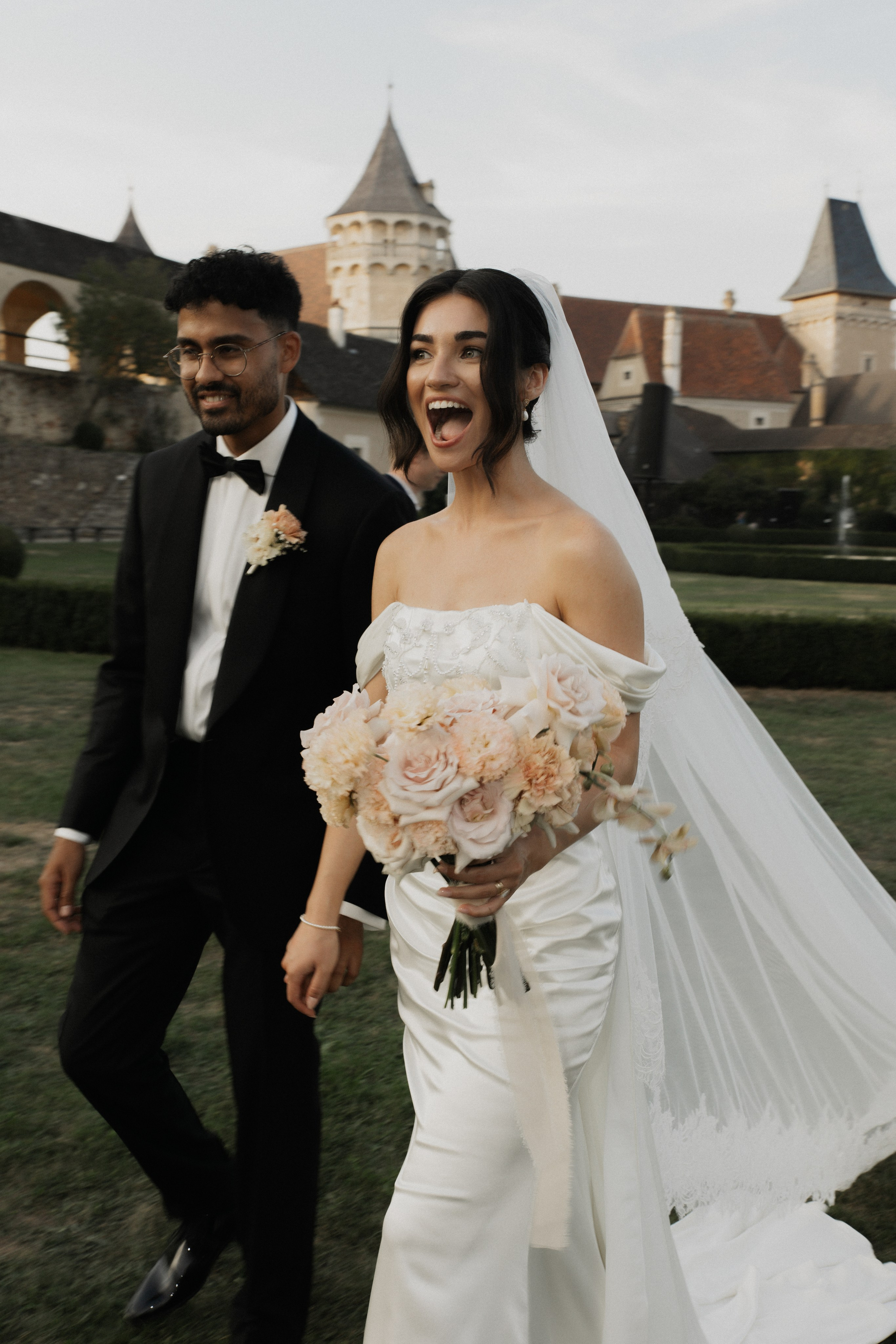 Elegant Castle Wedding in Austria | Alwin & Ruth’s Fairytale Celebration. Wedding photographer and videographer based in Timisoara, Romania