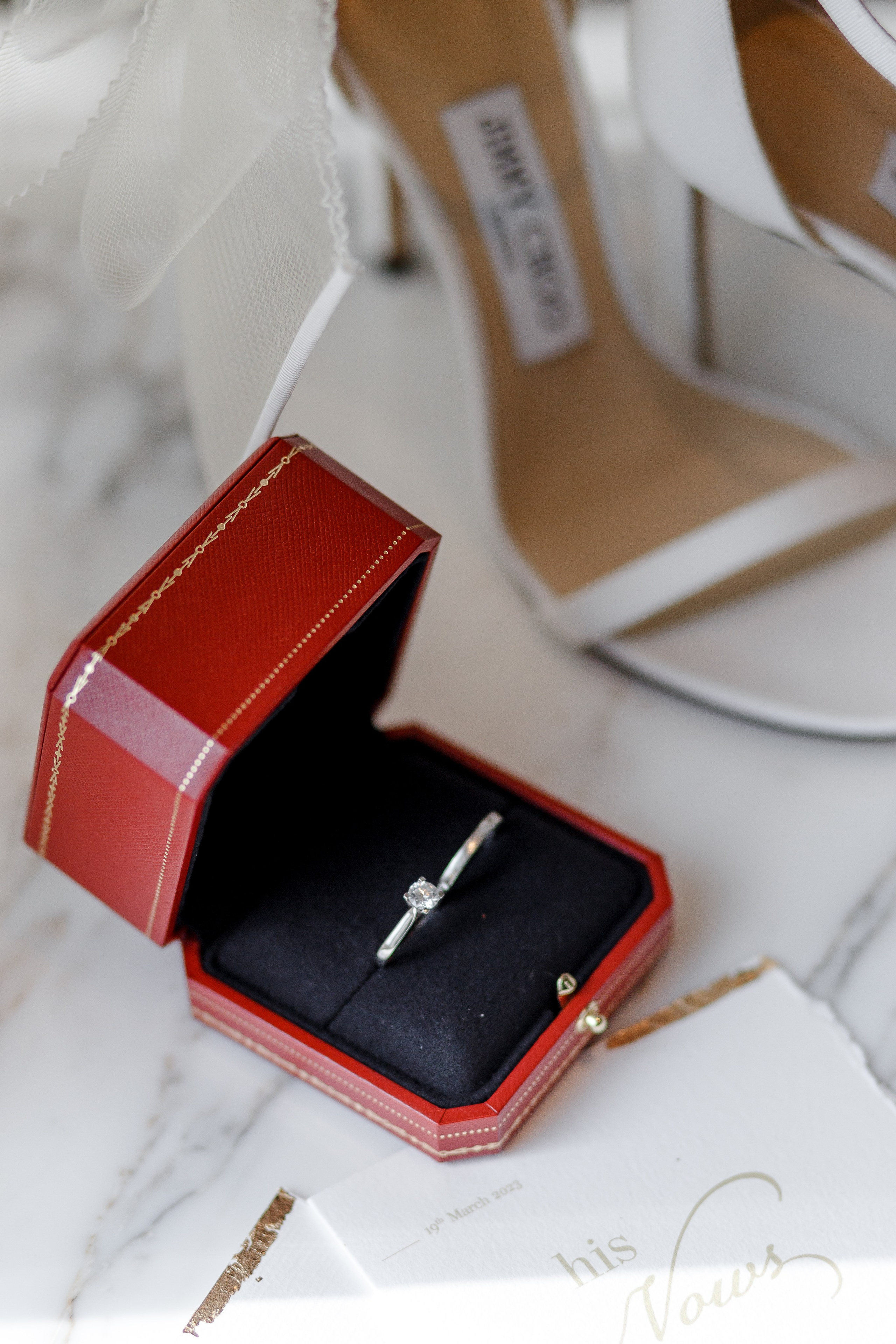 Getting Ready im Ritz Carlton Berlin: Ein zauberhafter Start in den Hochzeitstag. Hochzeitsfotografie in Berlin Nataliia Schütze